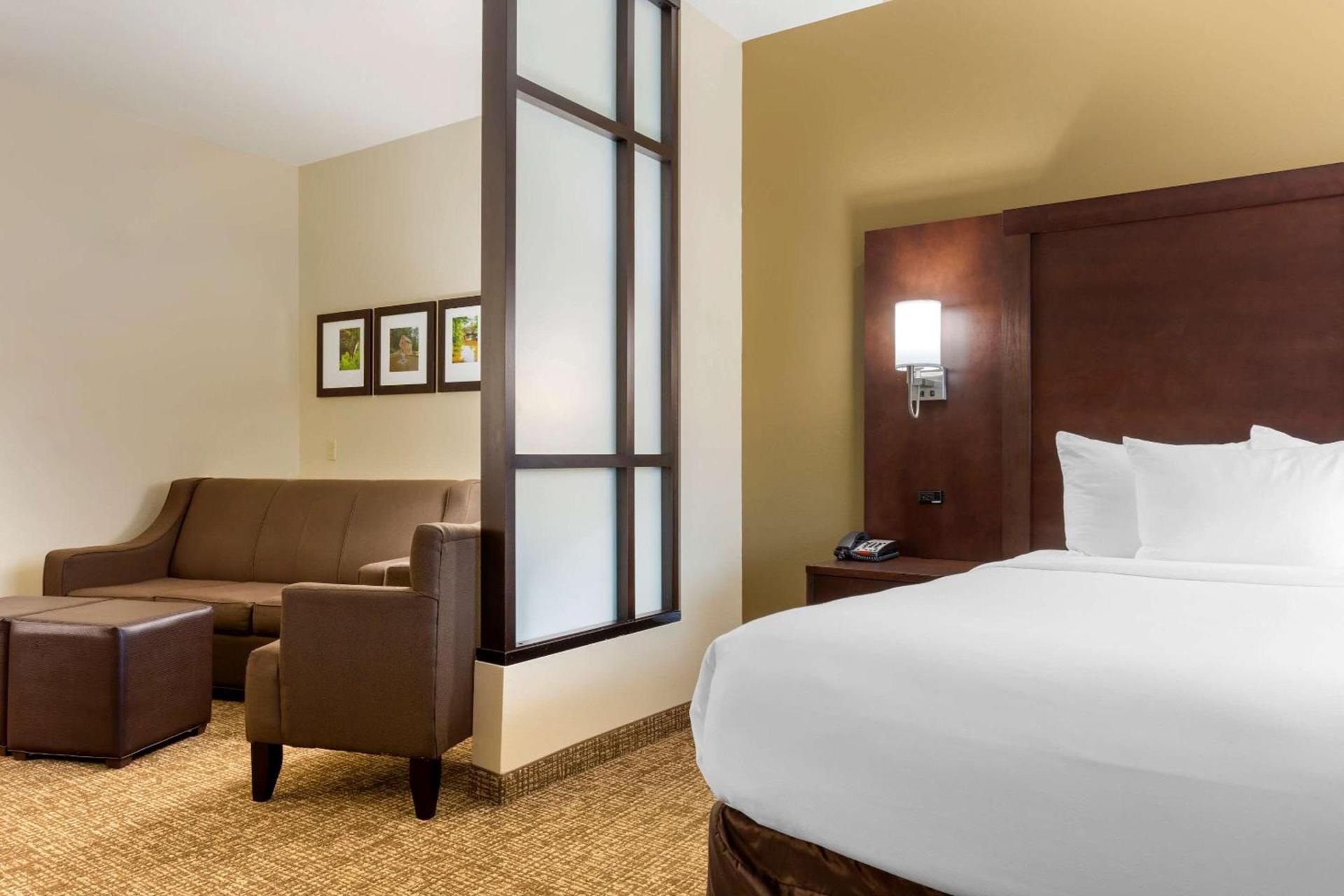 Comfort Suites Little Rock West photo 9