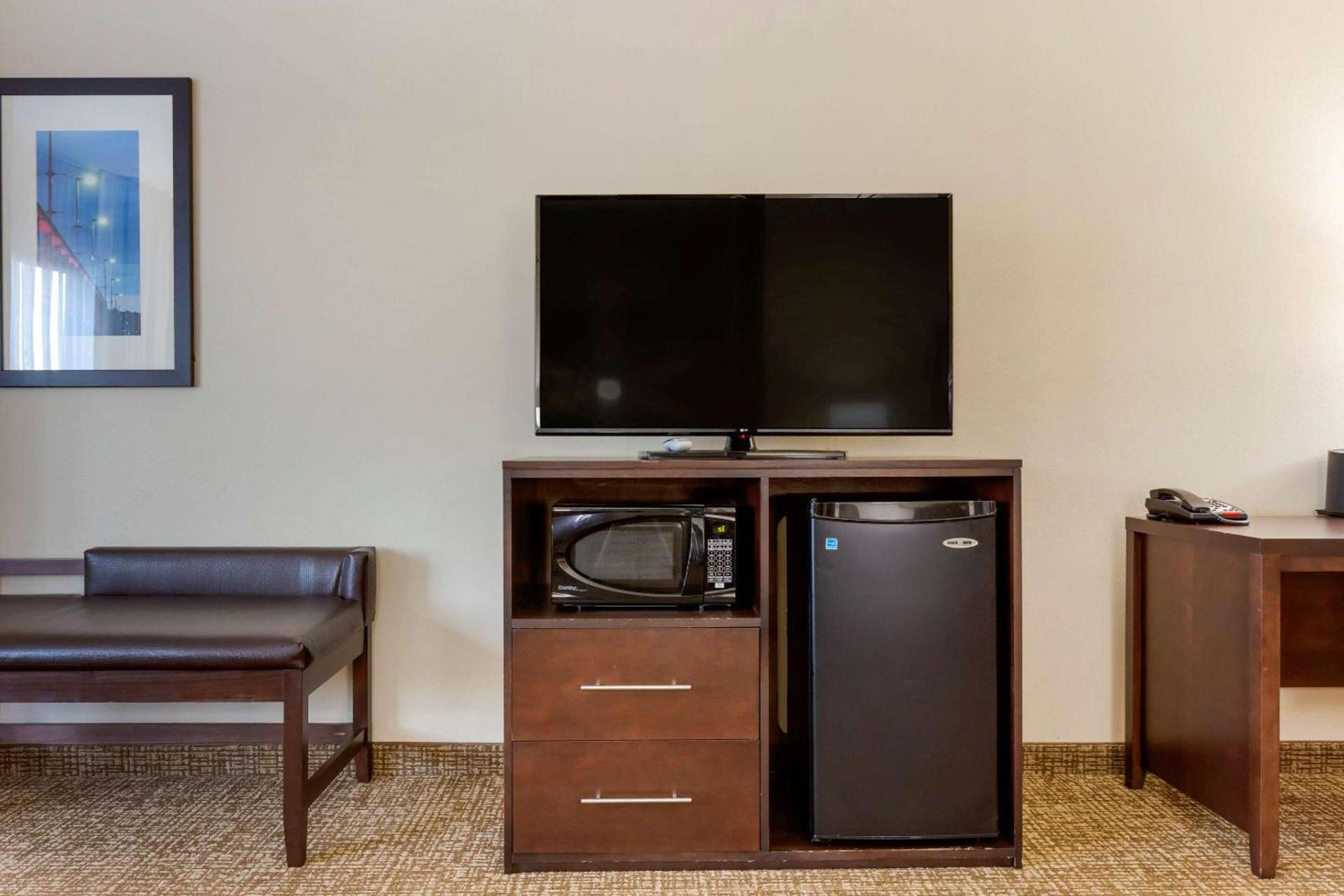 Comfort Suites Little Rock West photo 10
