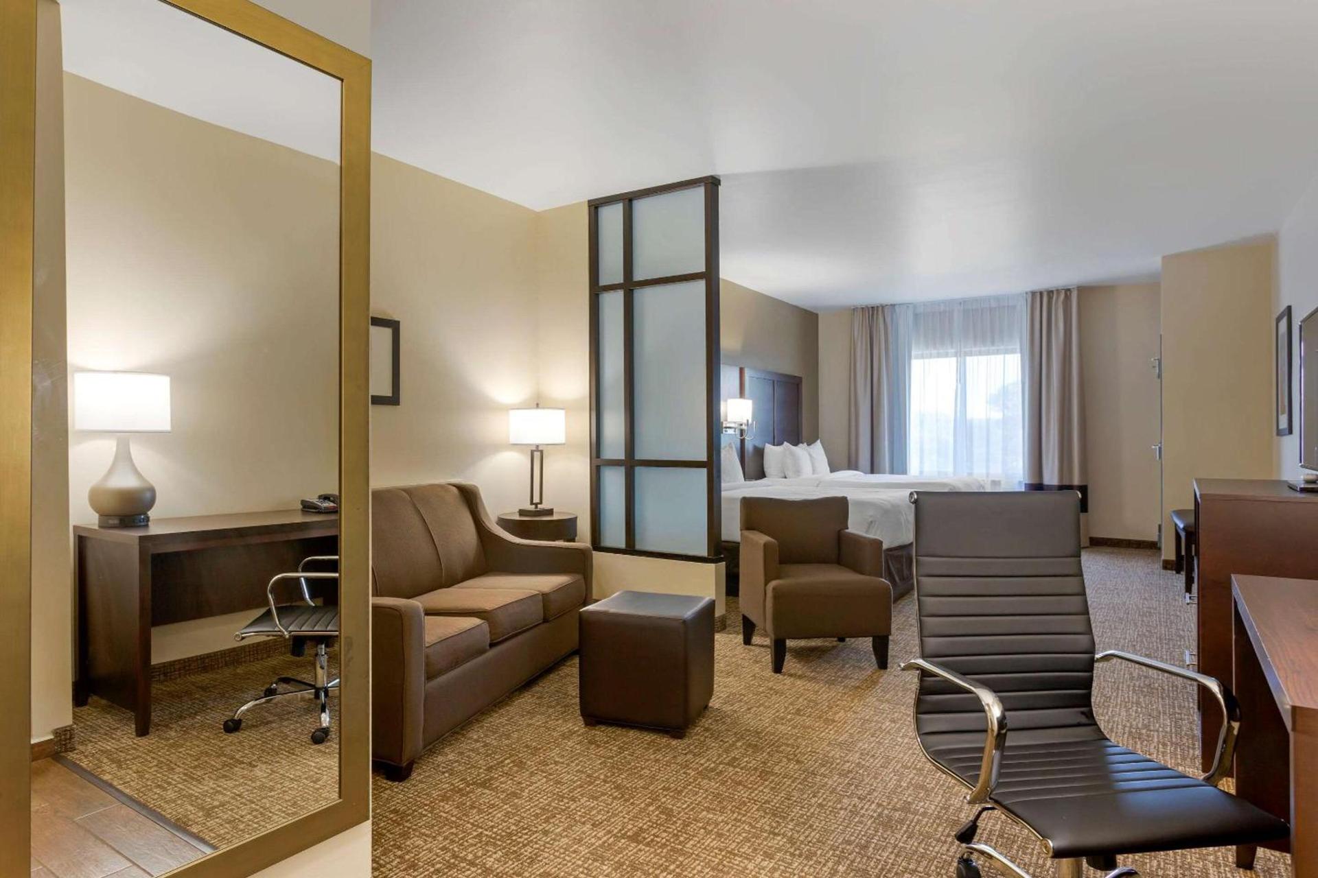 Comfort Suites Little Rock West photo 12