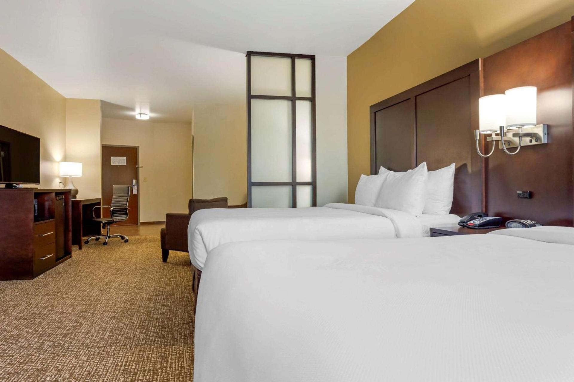 Comfort Suites Little Rock West photo 14