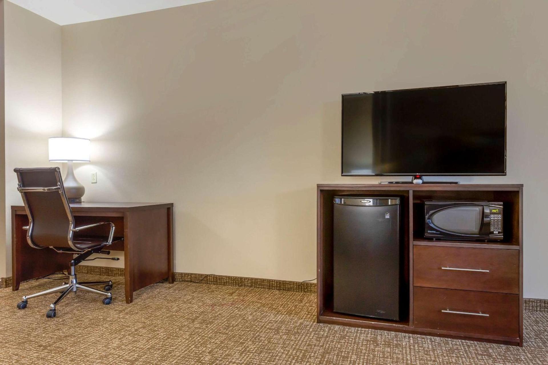Comfort Suites Little Rock West photo 17