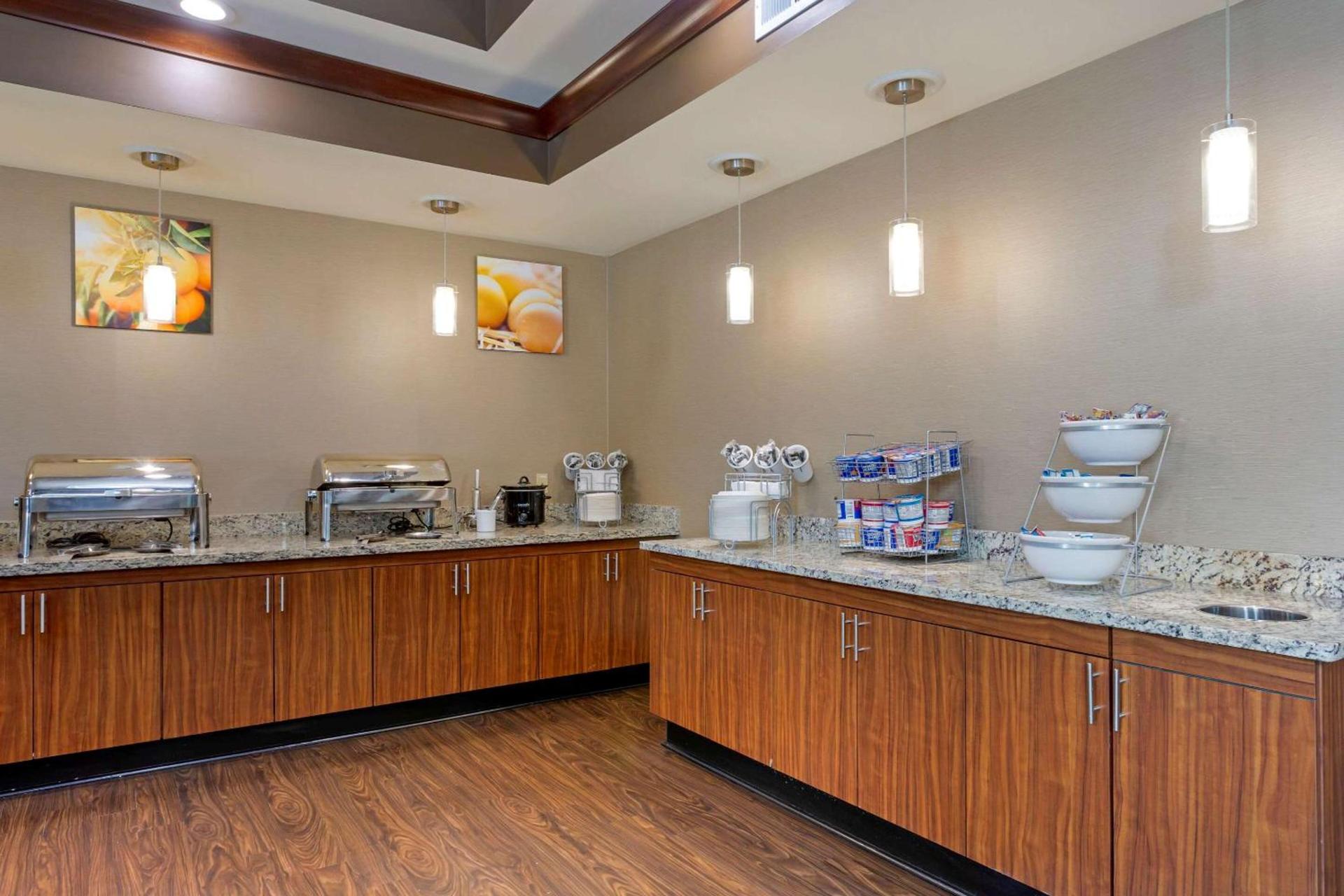 Comfort Suites Little Rock West photo 26