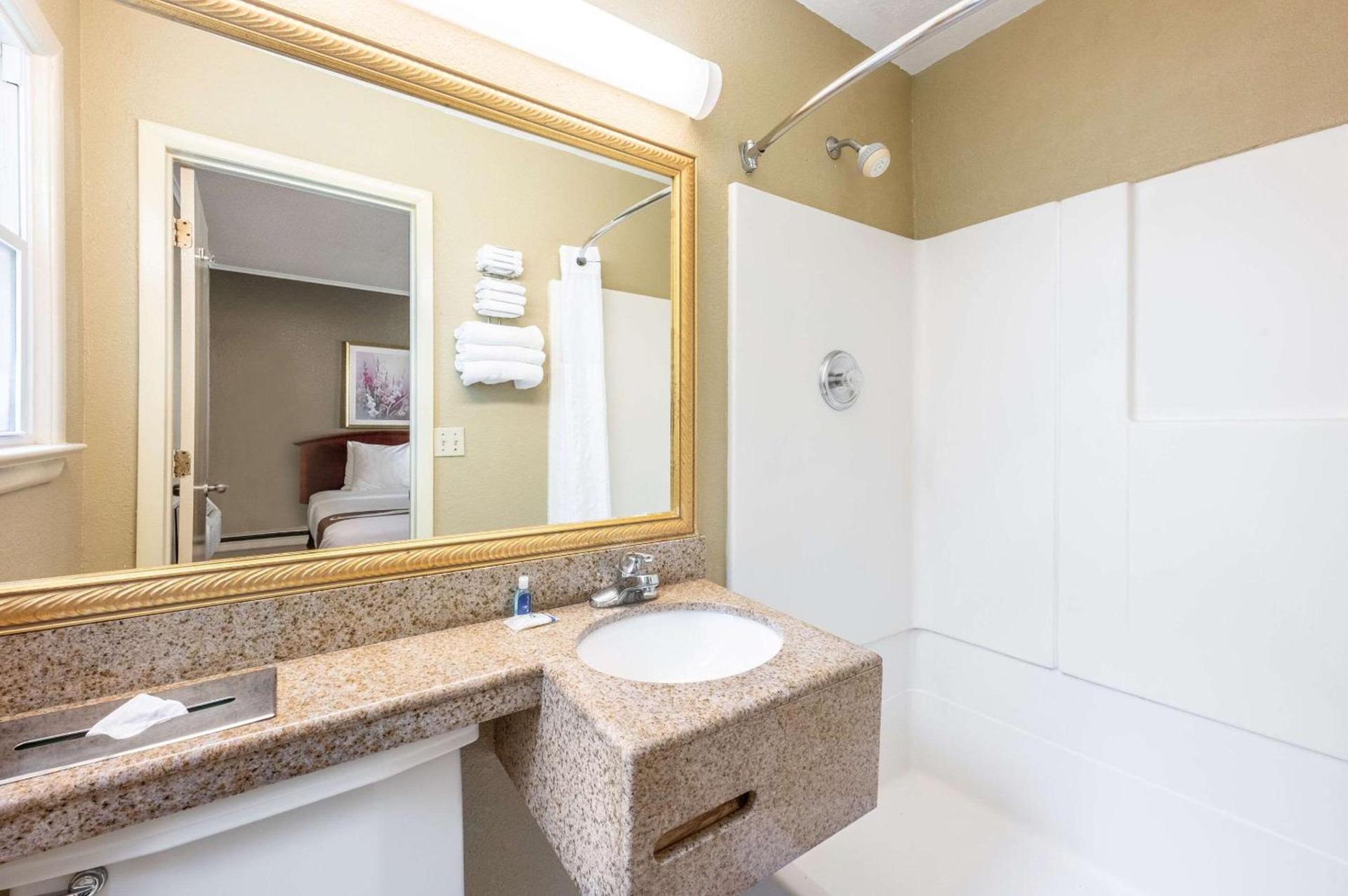 Quality Inn Poughkeepsie photo 28