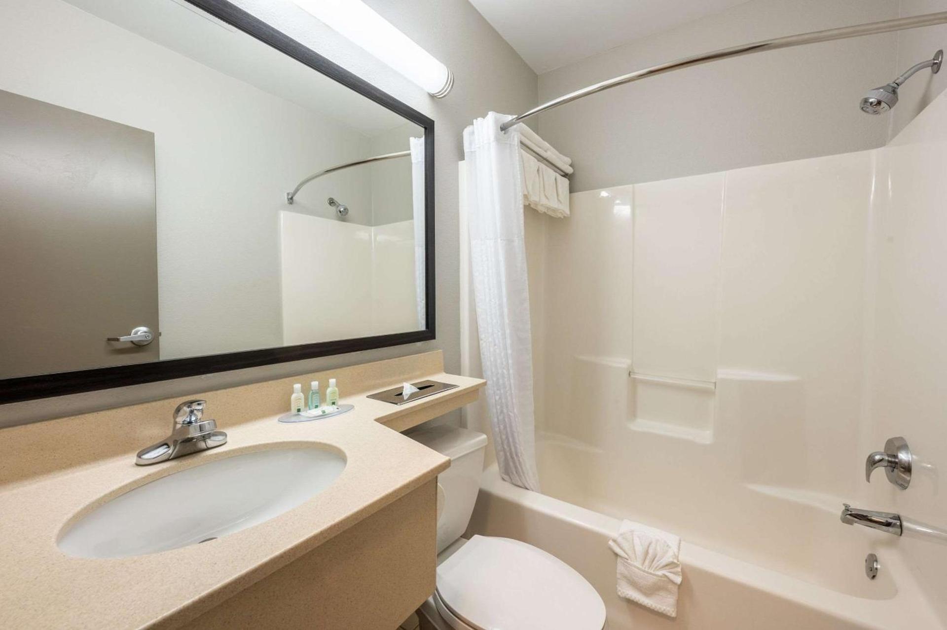 Rodeway Inn Poughkeepsie photo 18