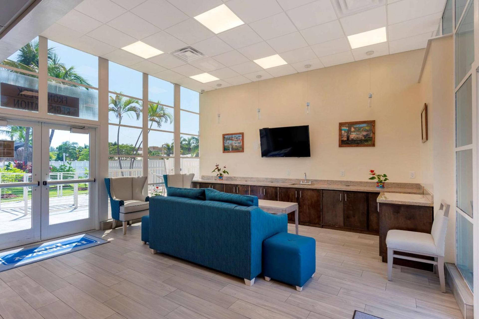 Downtown Hollywood Gardens Inn & Suites photo 16
