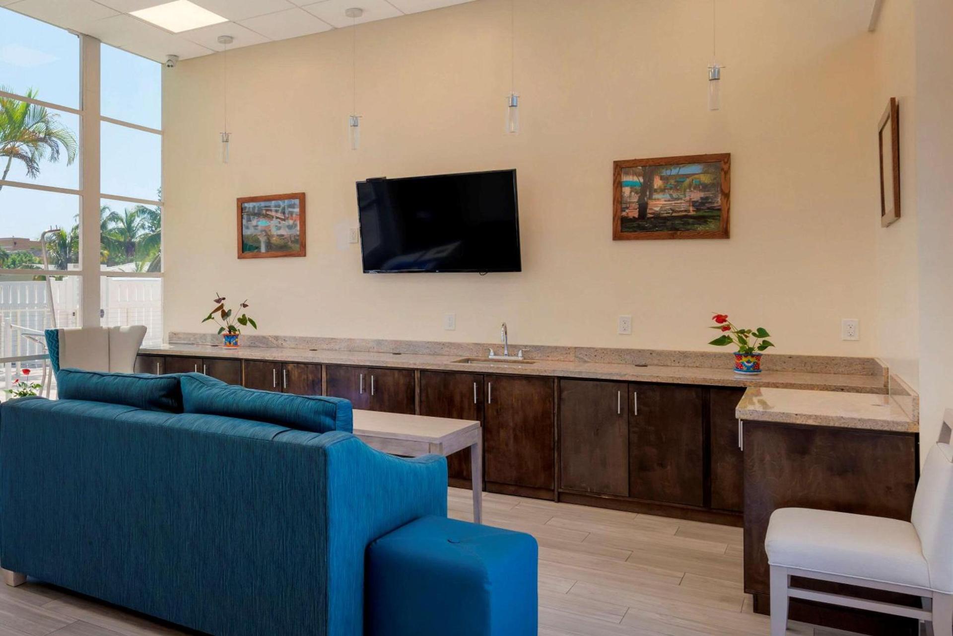 Downtown Hollywood Gardens Inn & Suites photo 19