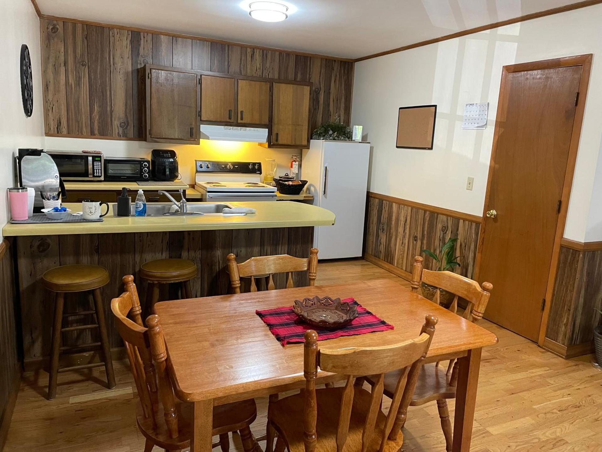 PINE VALLEY MOTEL photo 31