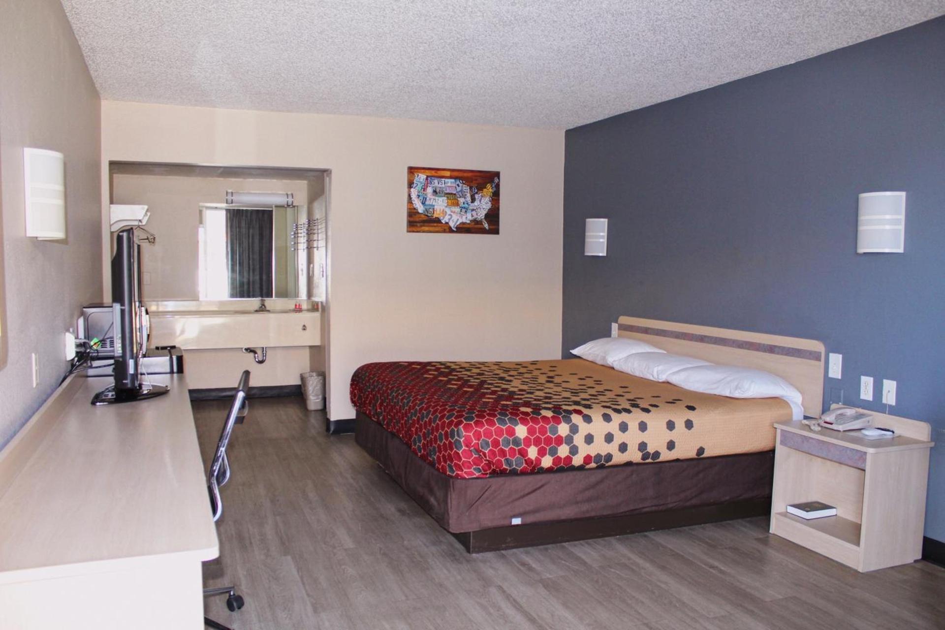 Econo Lodge Paducah West I-24 photo 4
