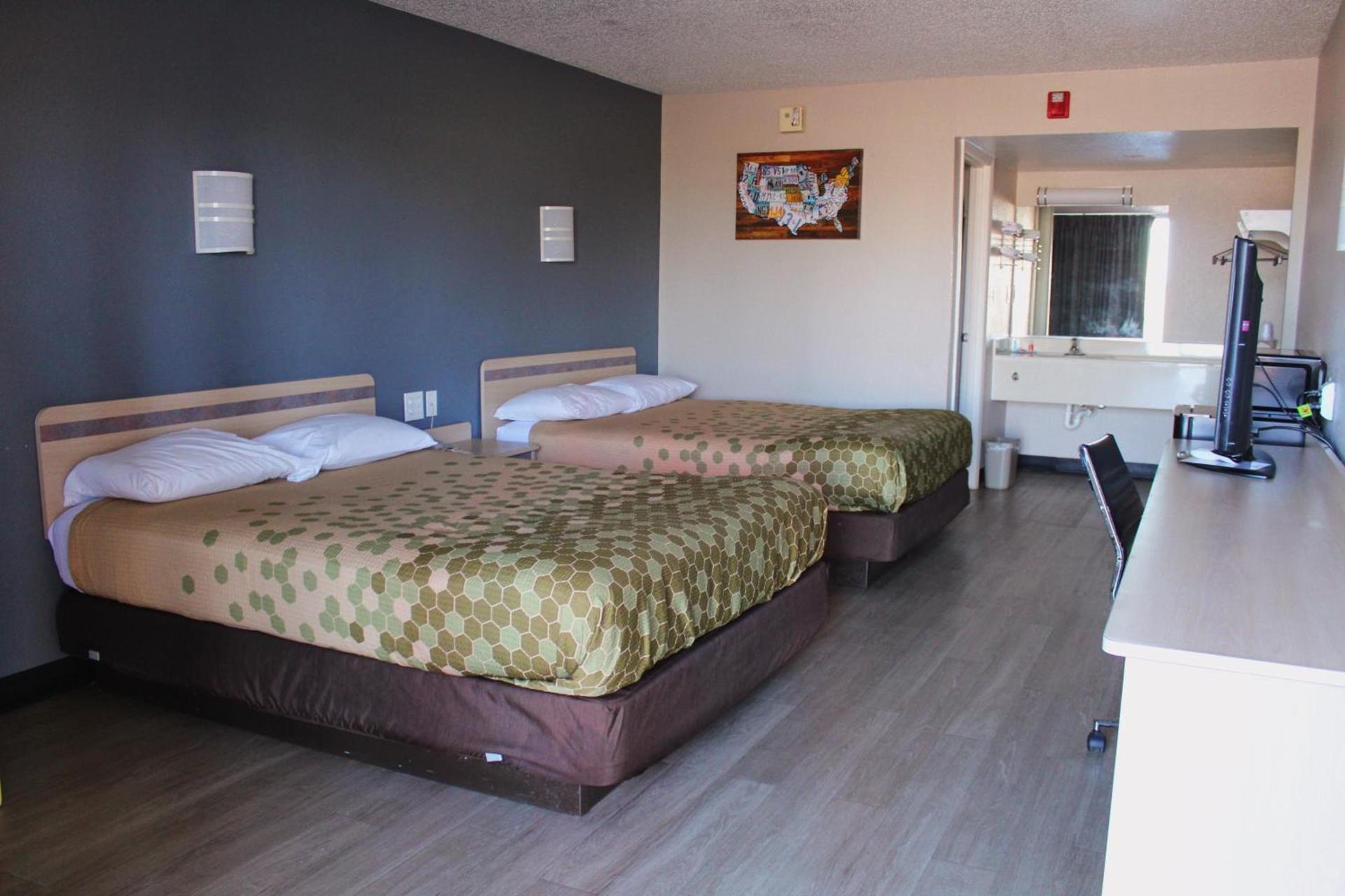 Econo Lodge Paducah West I-24 photo 5