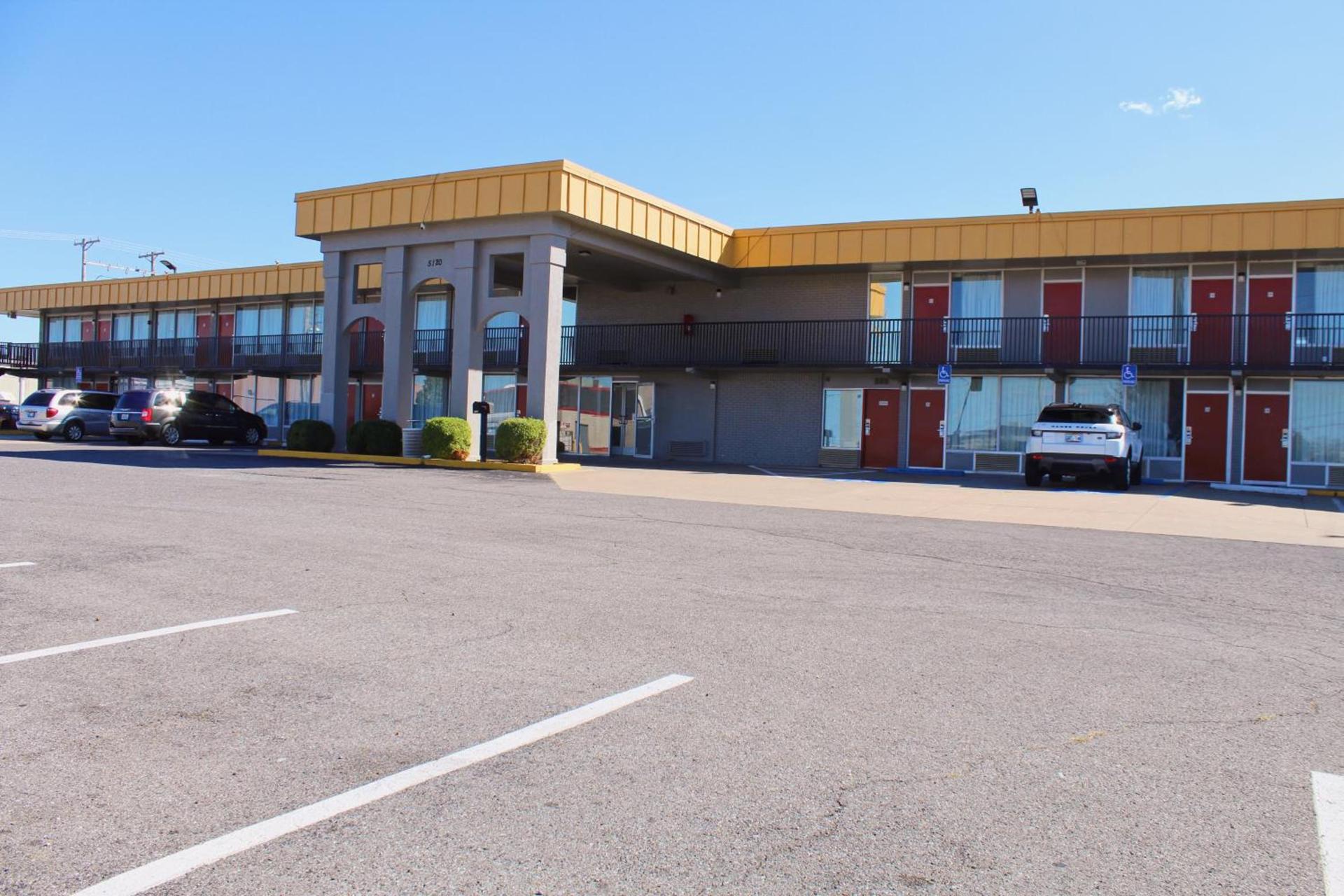 Econo Lodge Paducah West I-24 photo 3