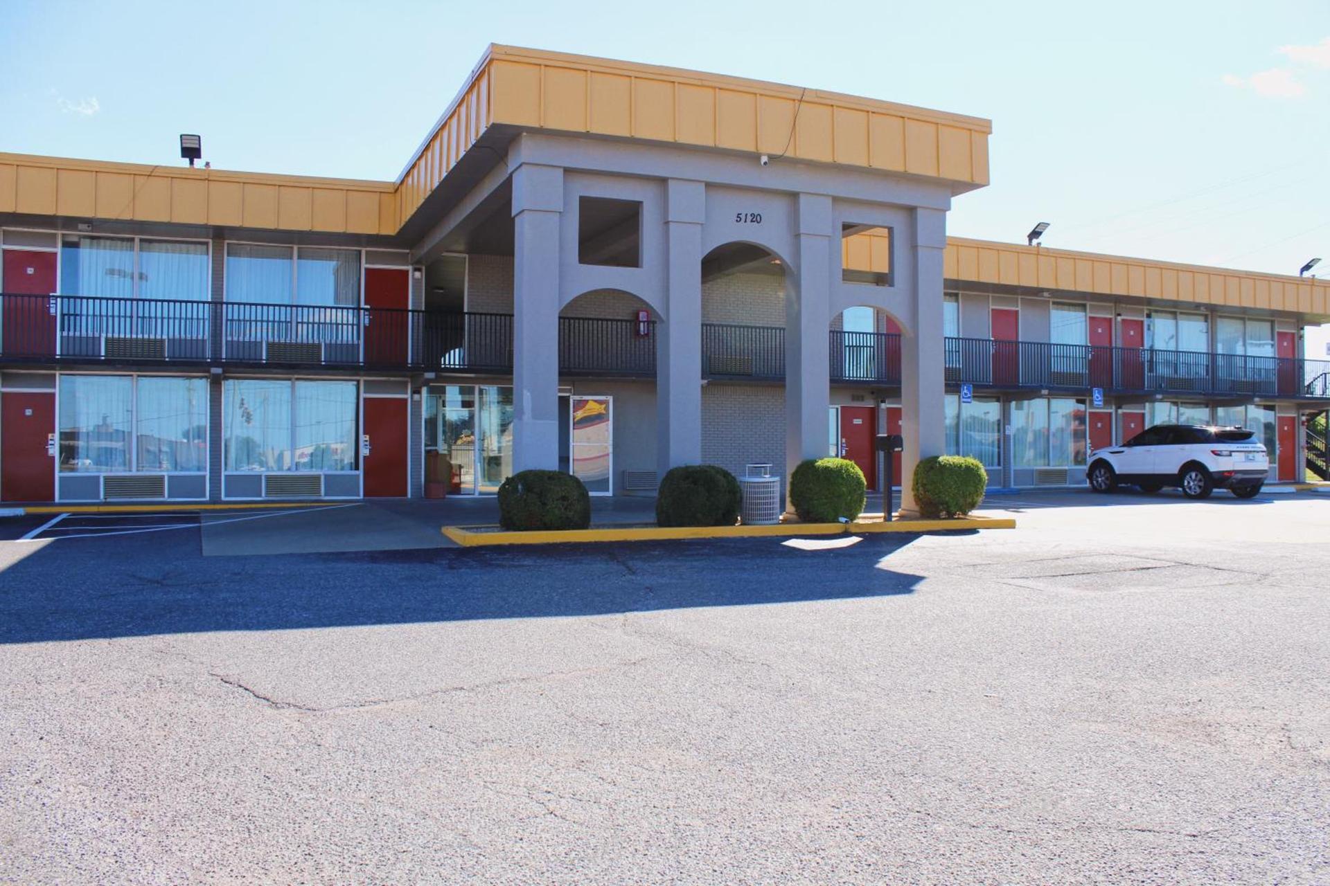 Econo Lodge Paducah West I-24 photo 1