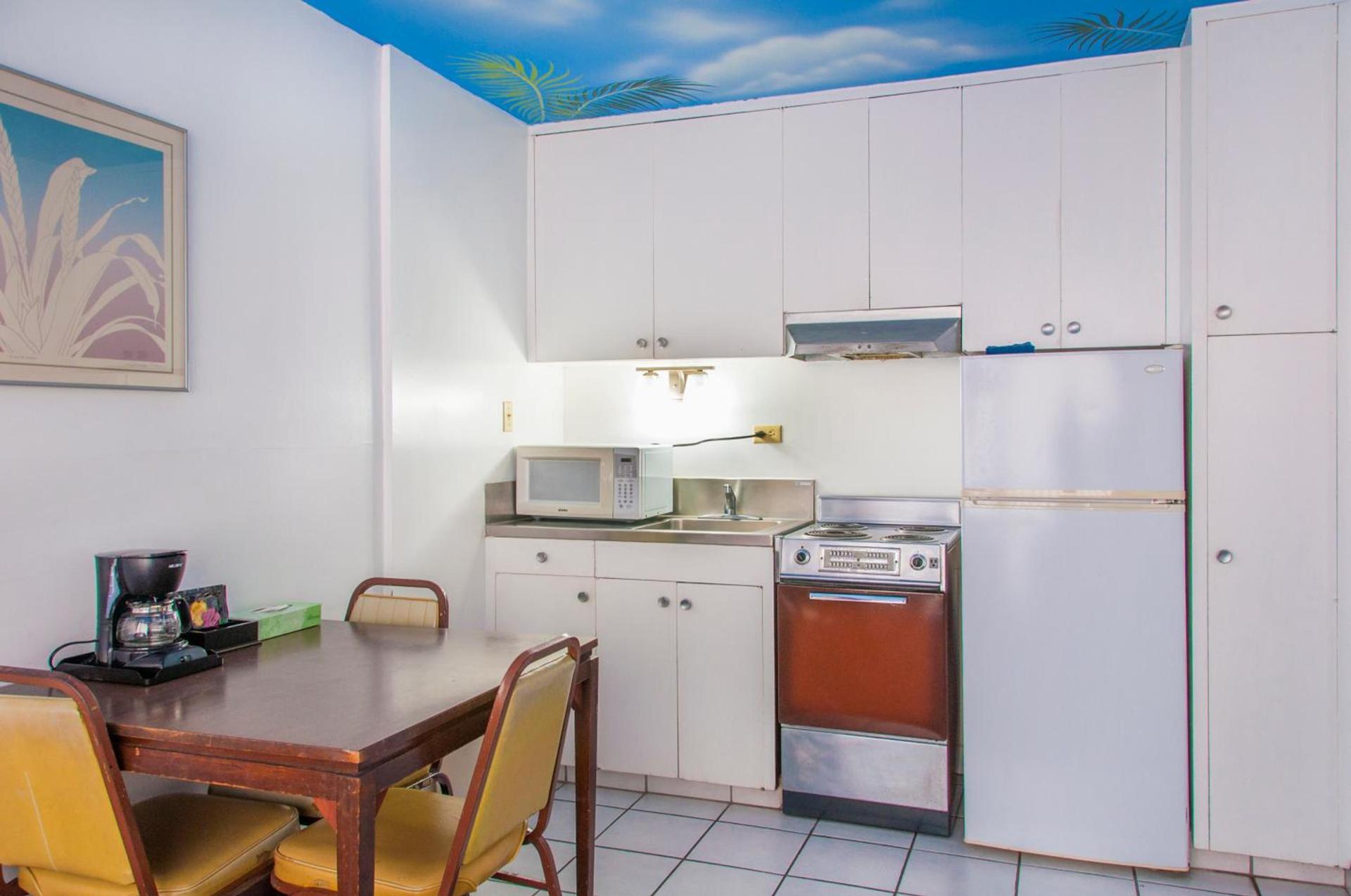 Holiday Surf Hotel (with full kitchen) photo 64