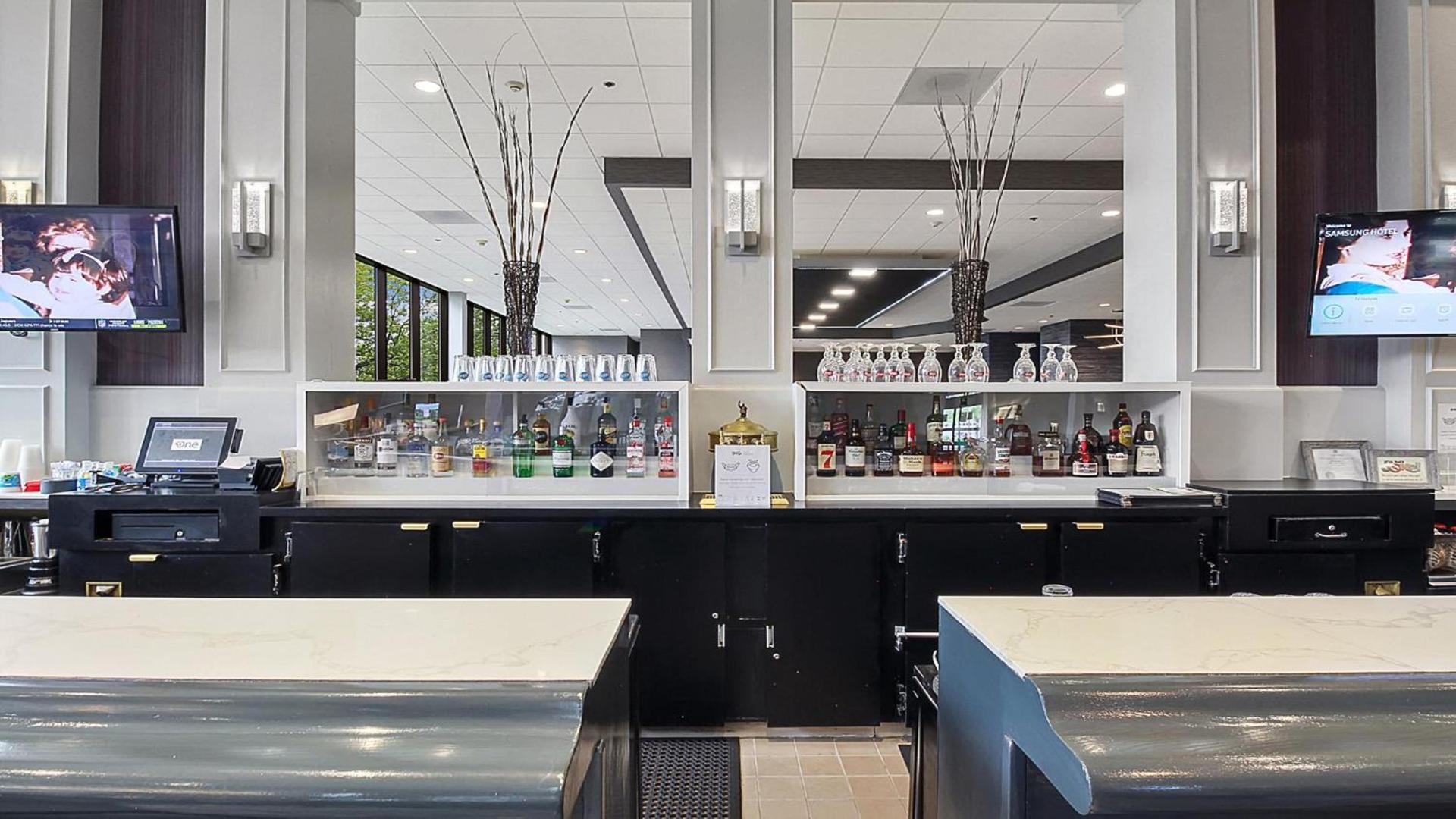 Holiday Inn Chicago Nw Crystal Lk Conv Ctr by IHG photo 22