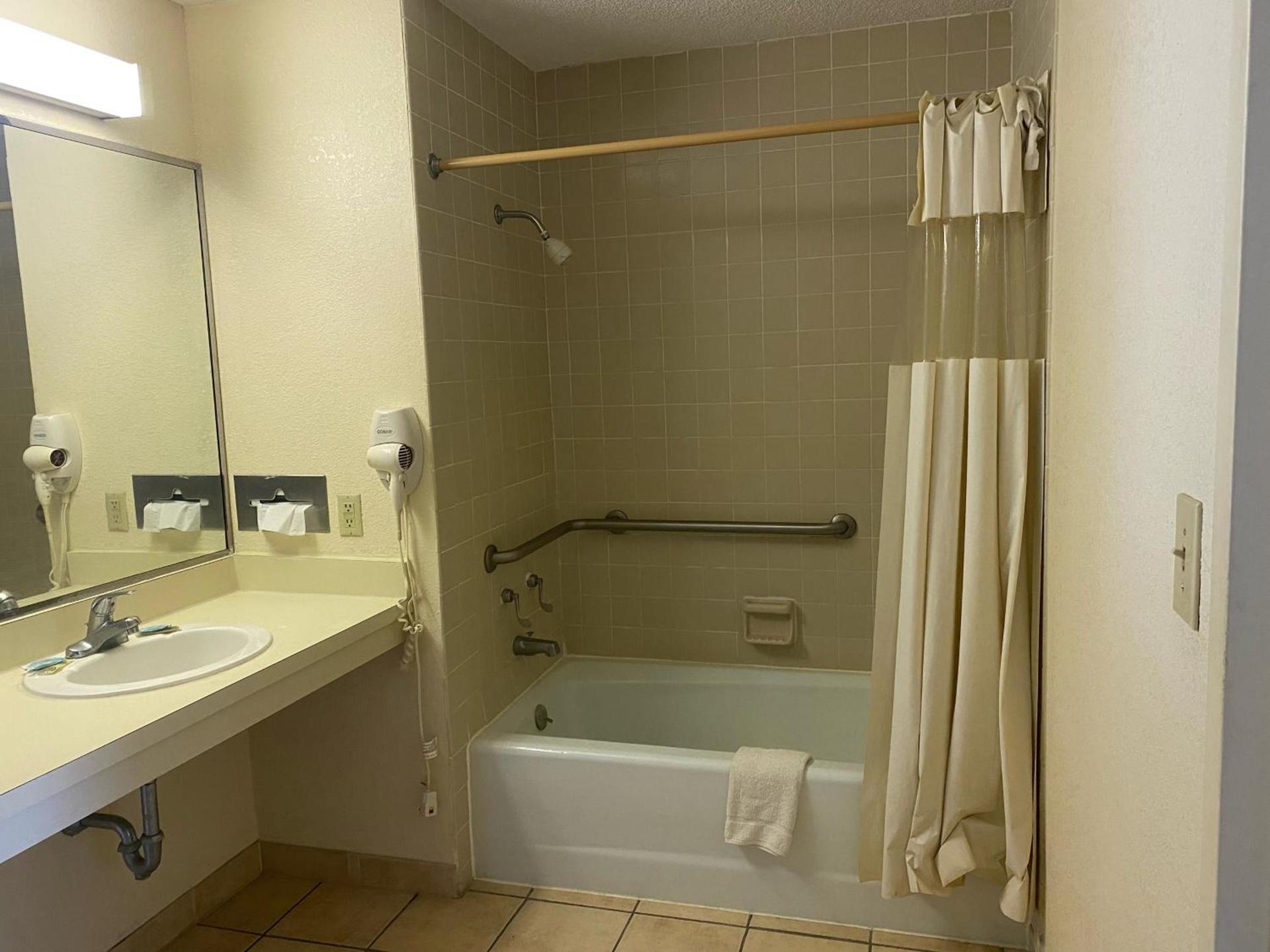 Motel 6 Sandersville, GA photo 47