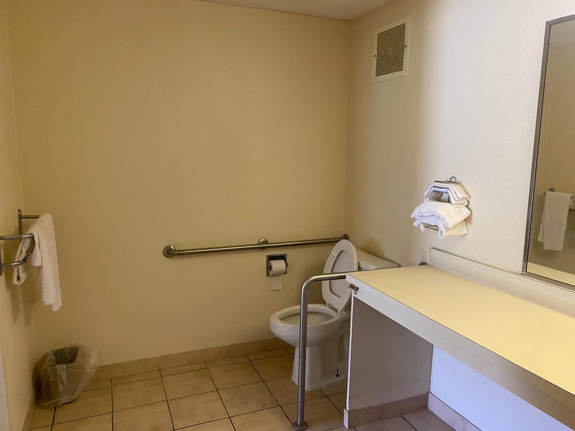 Motel 6 Sandersville, GA photo 46