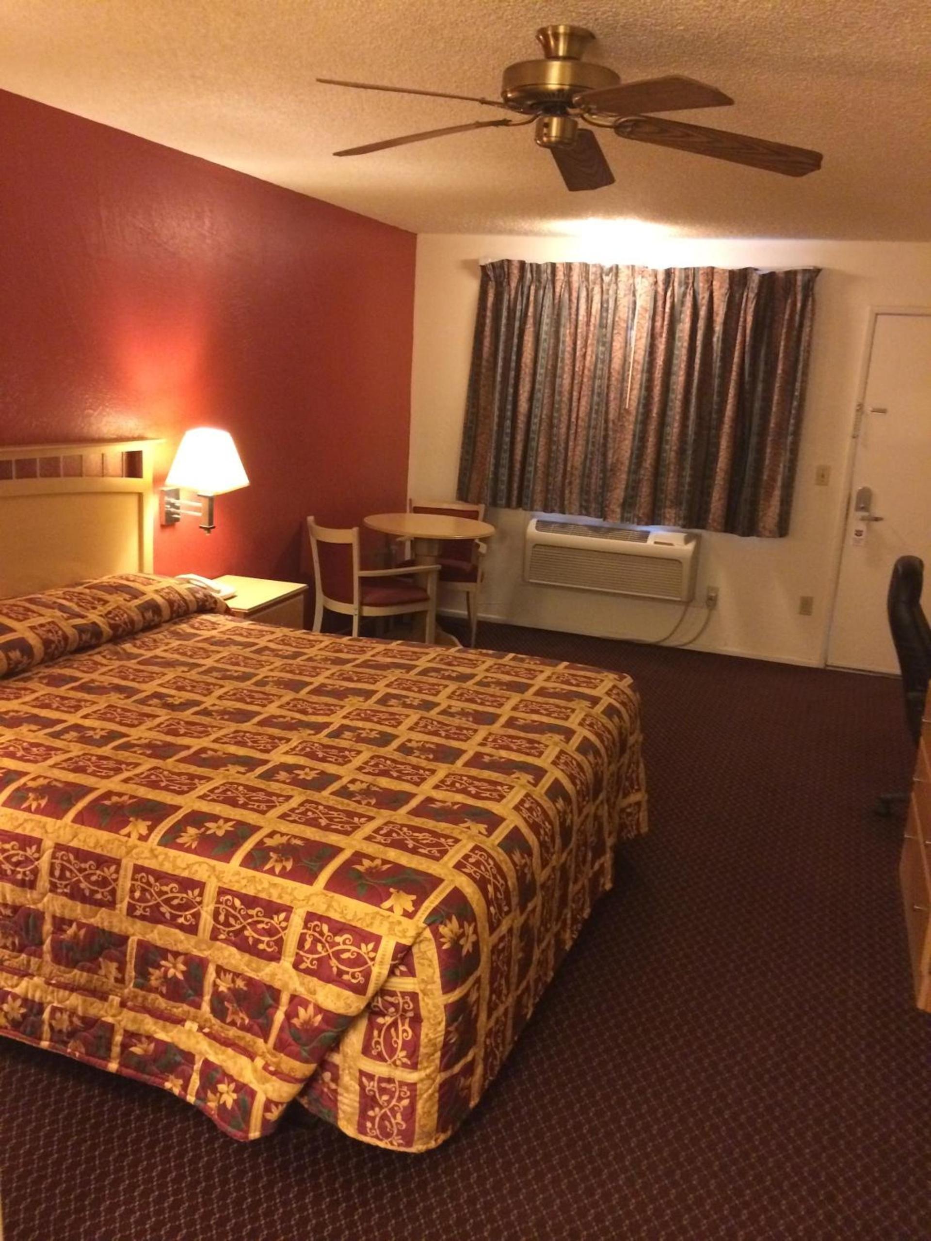 Value Inn & Suites photo 7