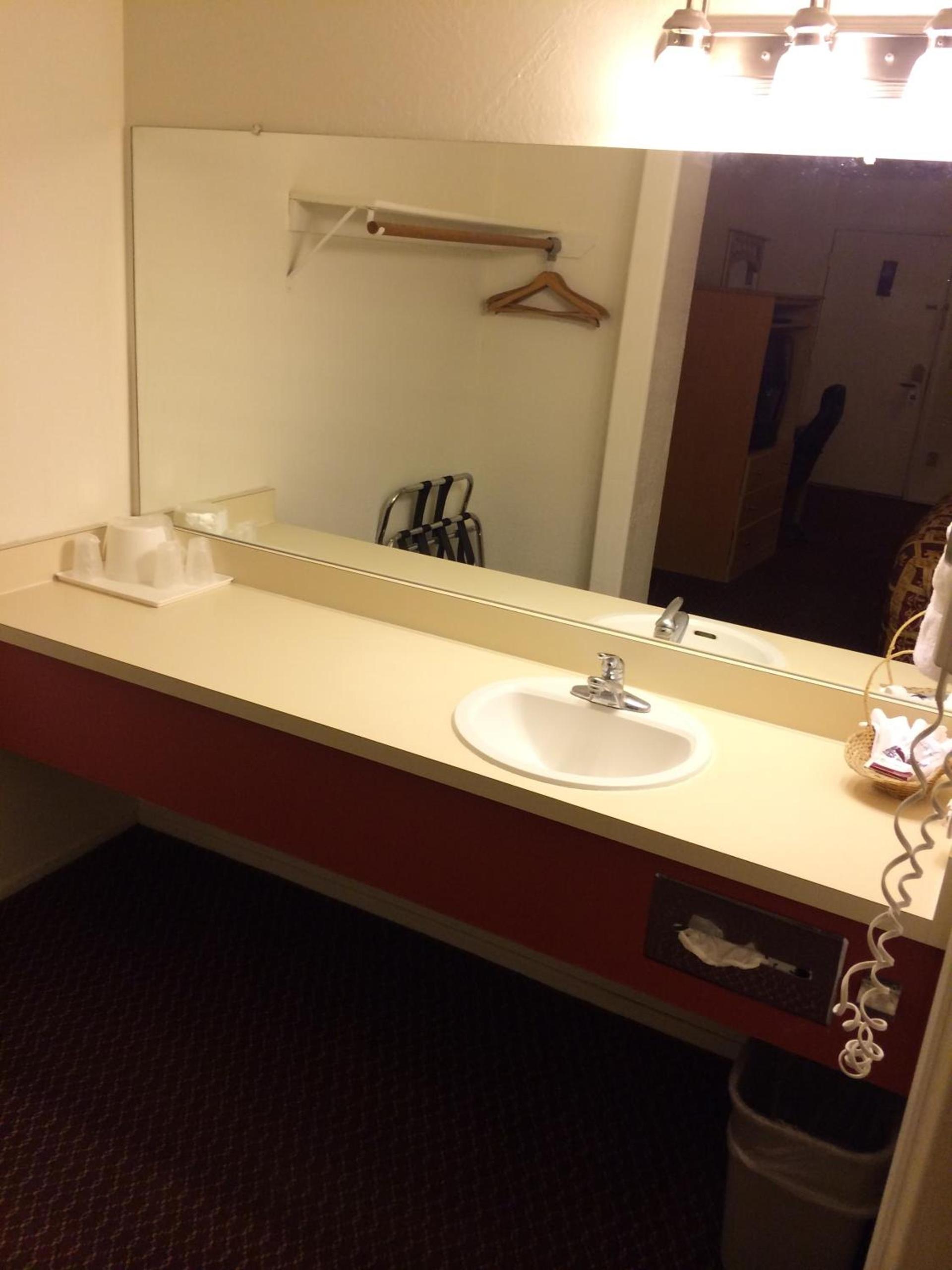 Value Inn & Suites photo 9