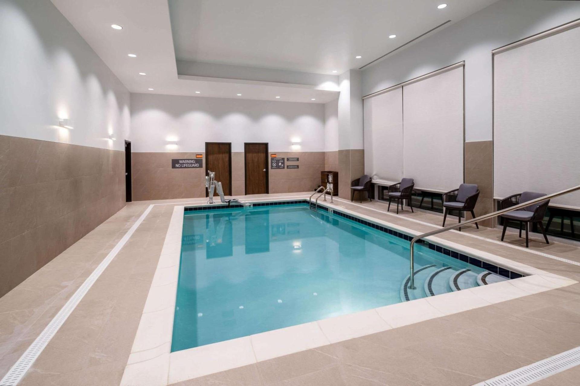 La Quinta Inn & Suites by Wyndham Nashville Downtown Stadium photo 11