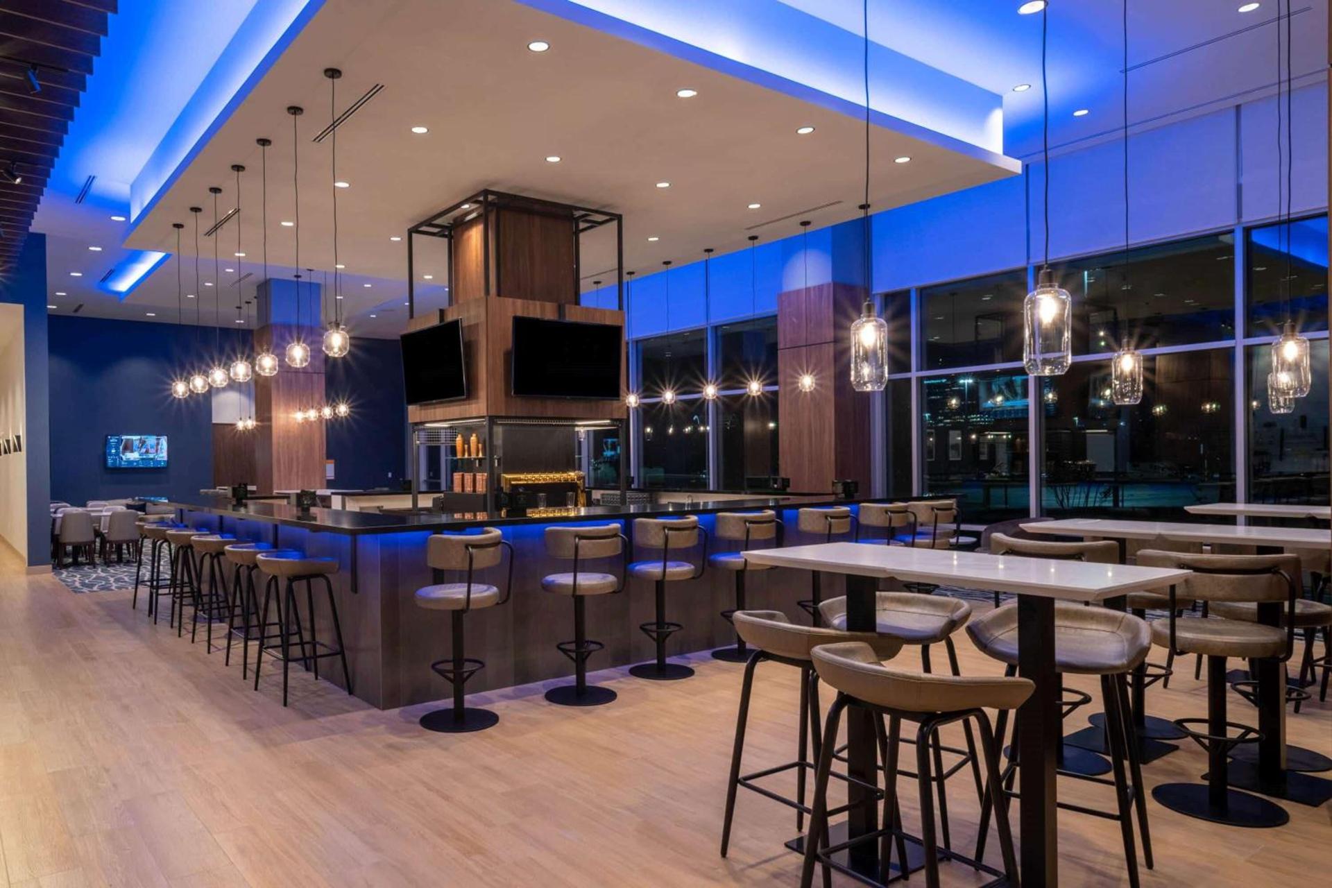 La Quinta Inn & Suites by Wyndham Nashville Downtown Stadium photo 53
