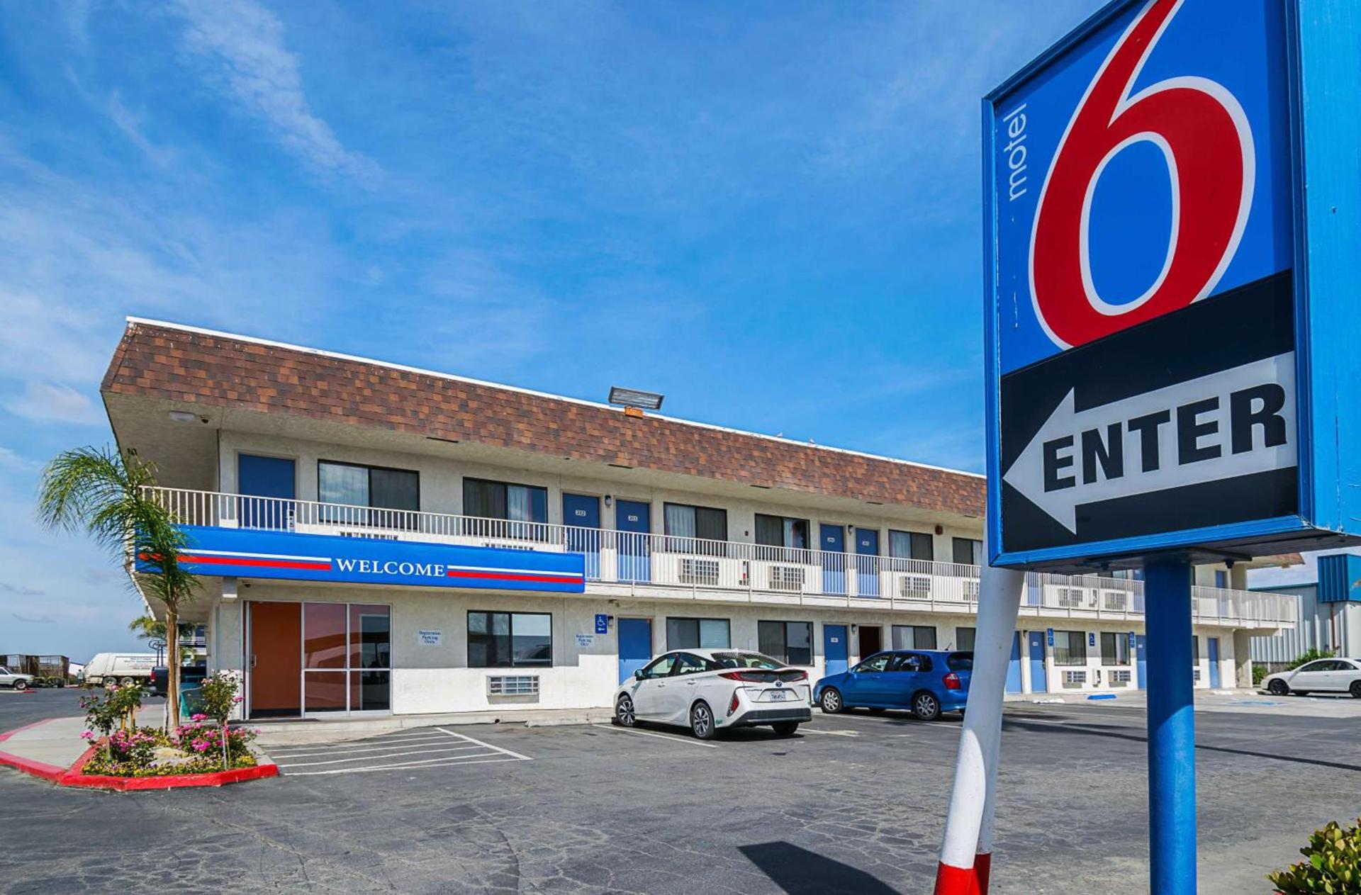 Motel 6 Lost Hills CA photo 1