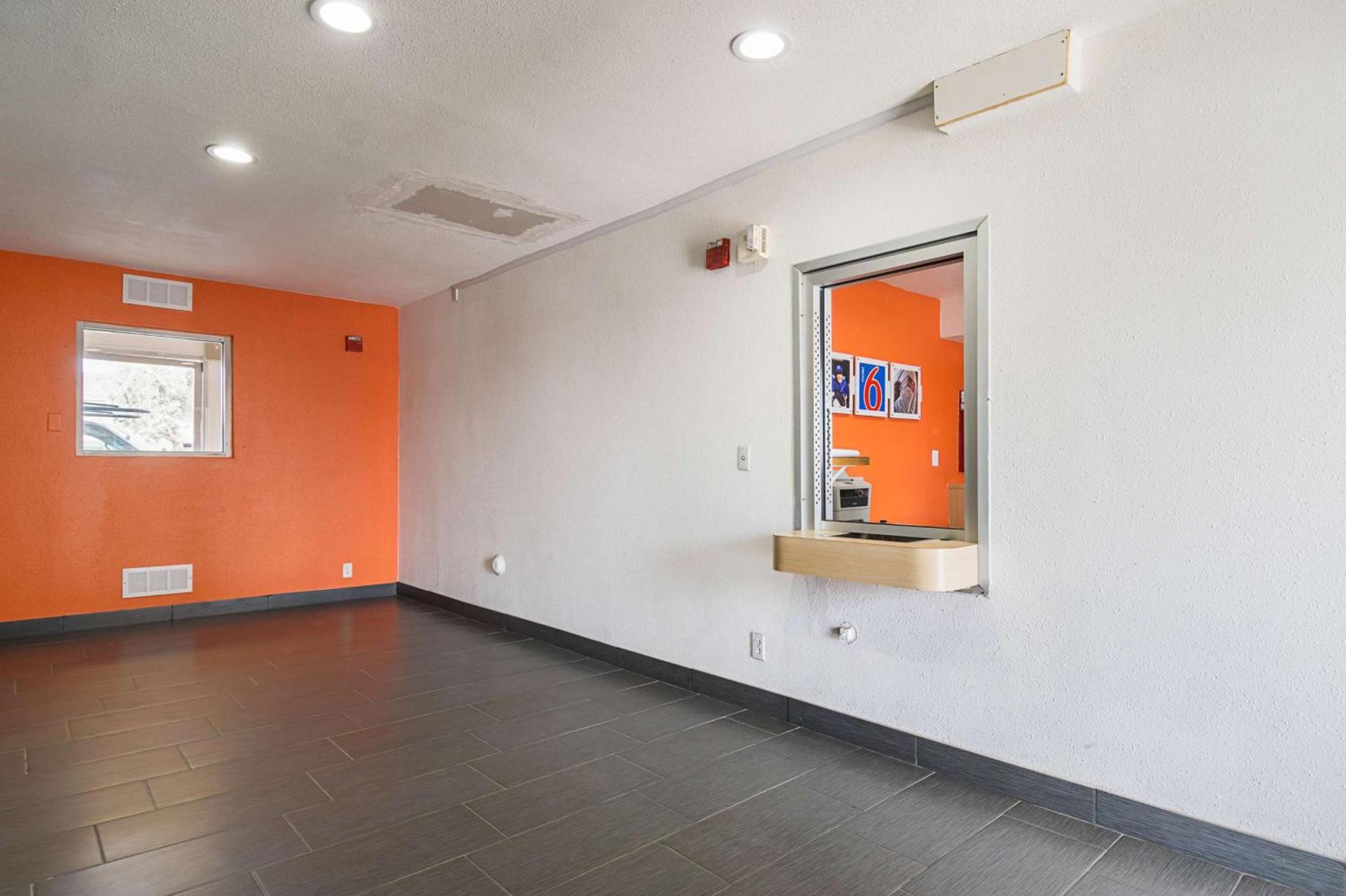 Motel 6 Lost Hills CA photo 25
