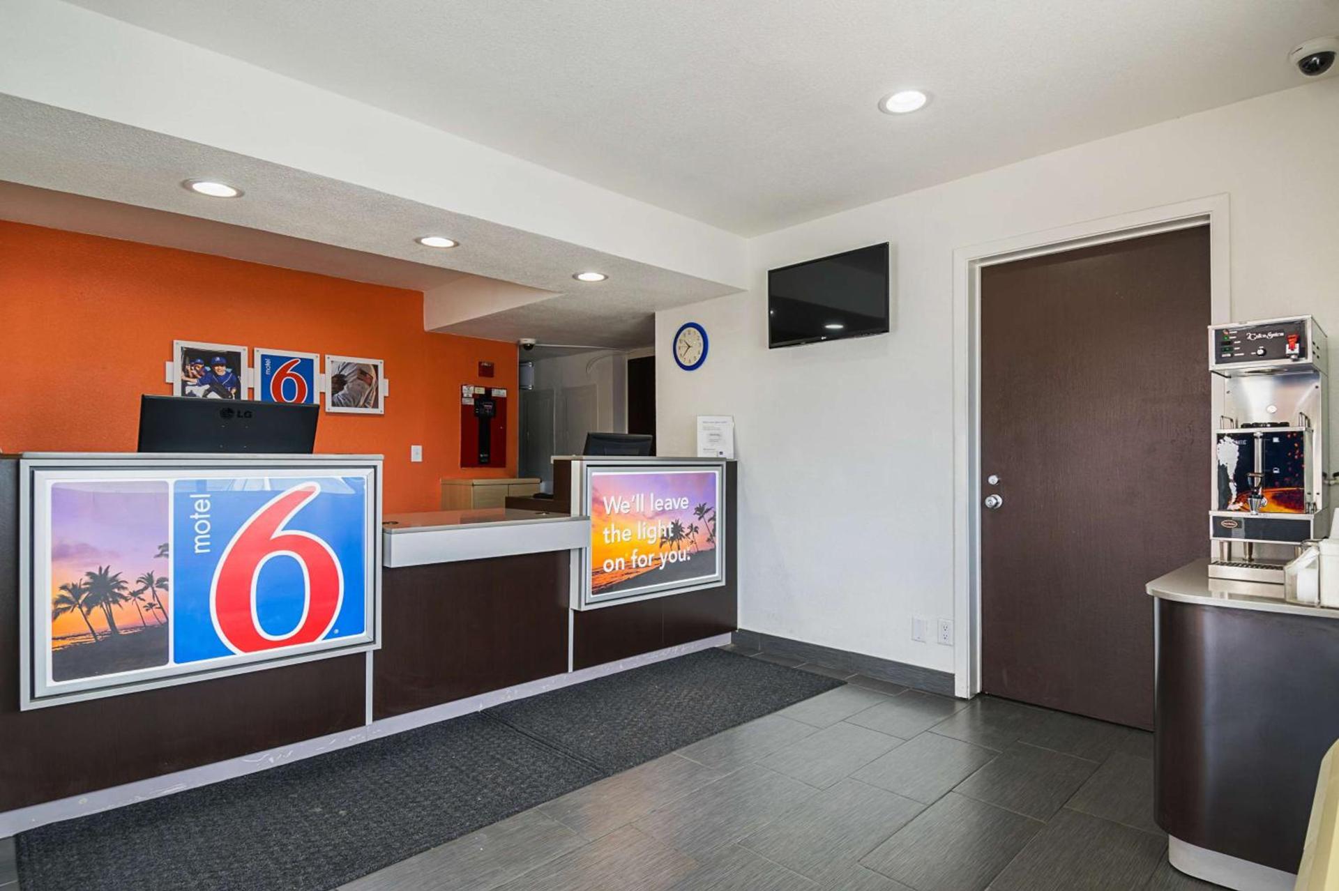 Motel 6 Lost Hills CA photo 26