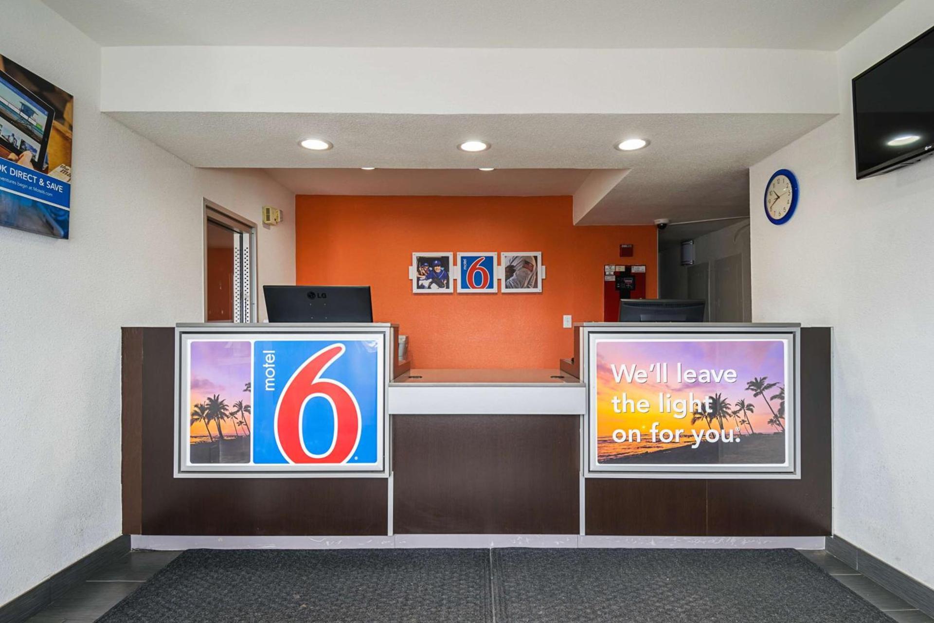 Motel 6 Lost Hills CA photo 28