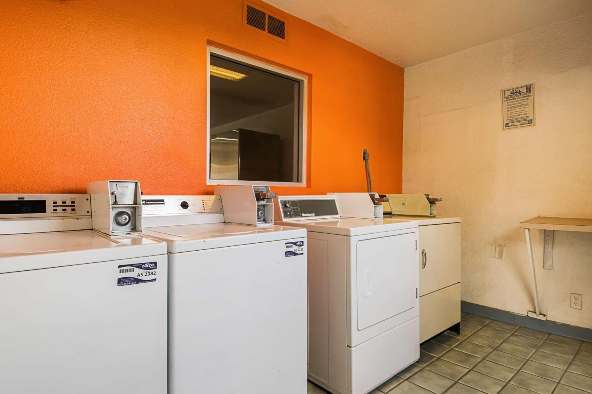 Motel 6 Lost Hills CA photo 29