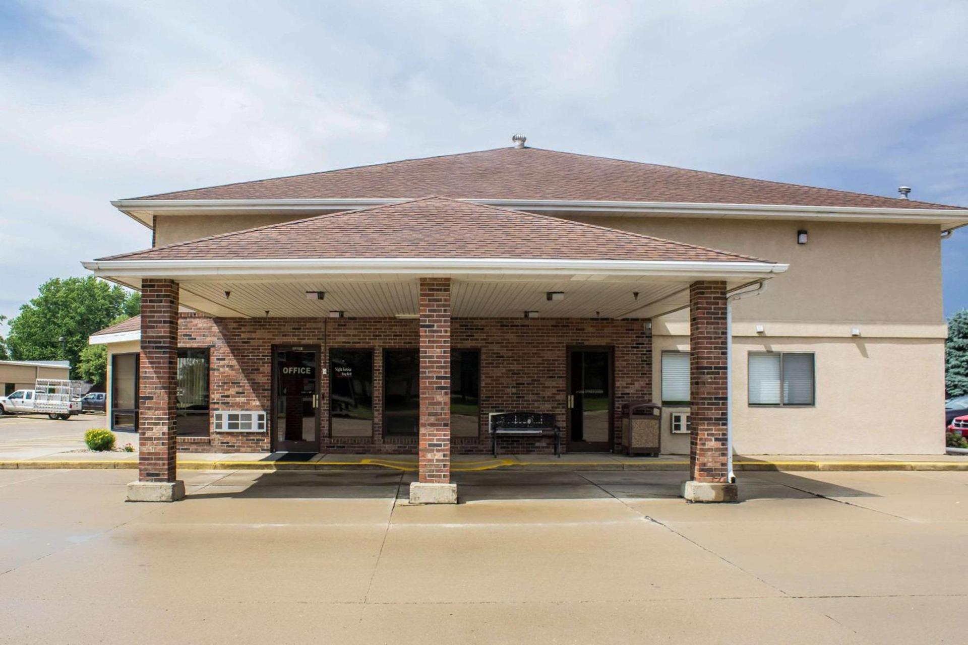 Econo Lodge Sioux Center photo 1