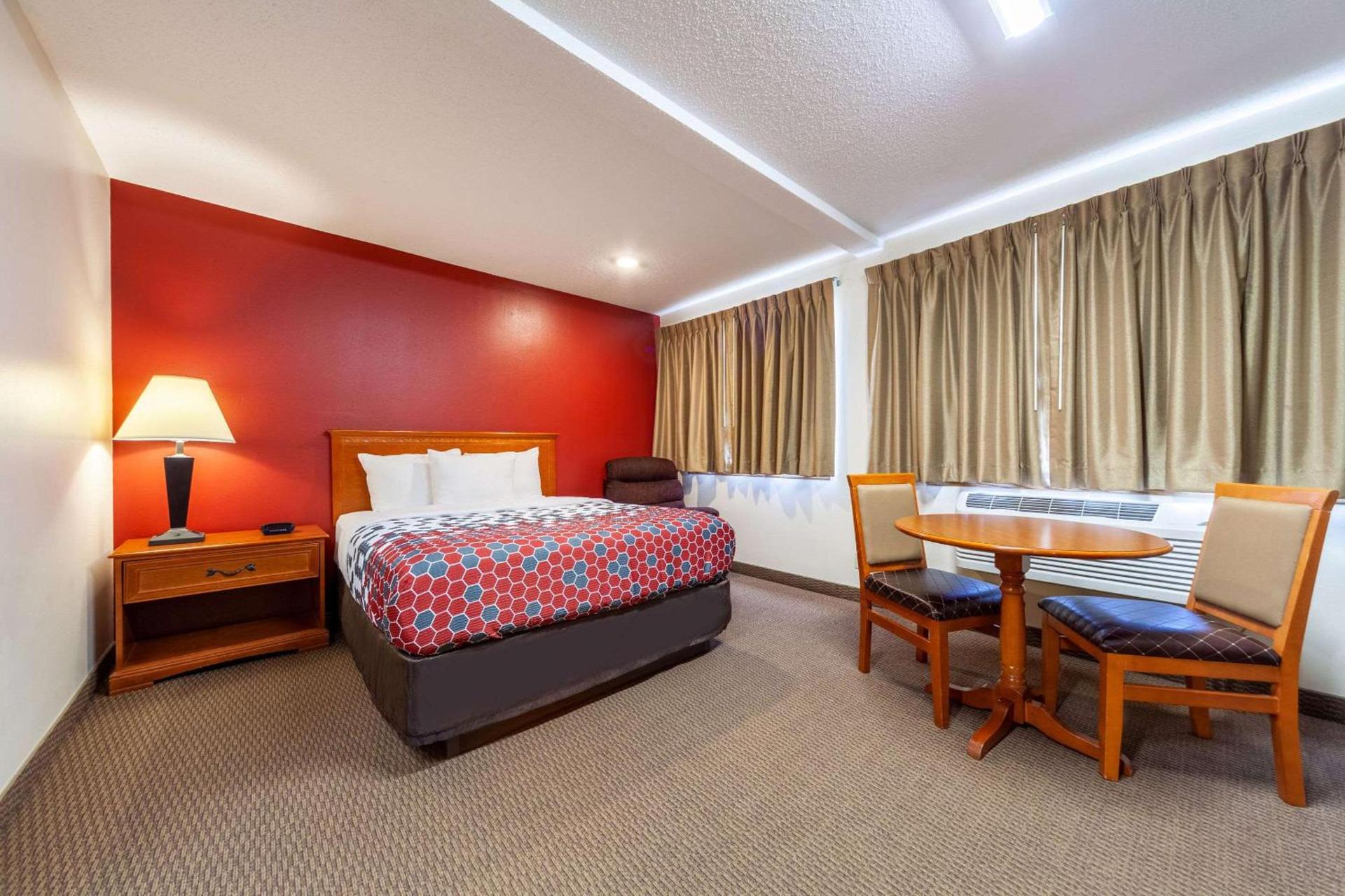 Econo Lodge Sioux Center photo 6