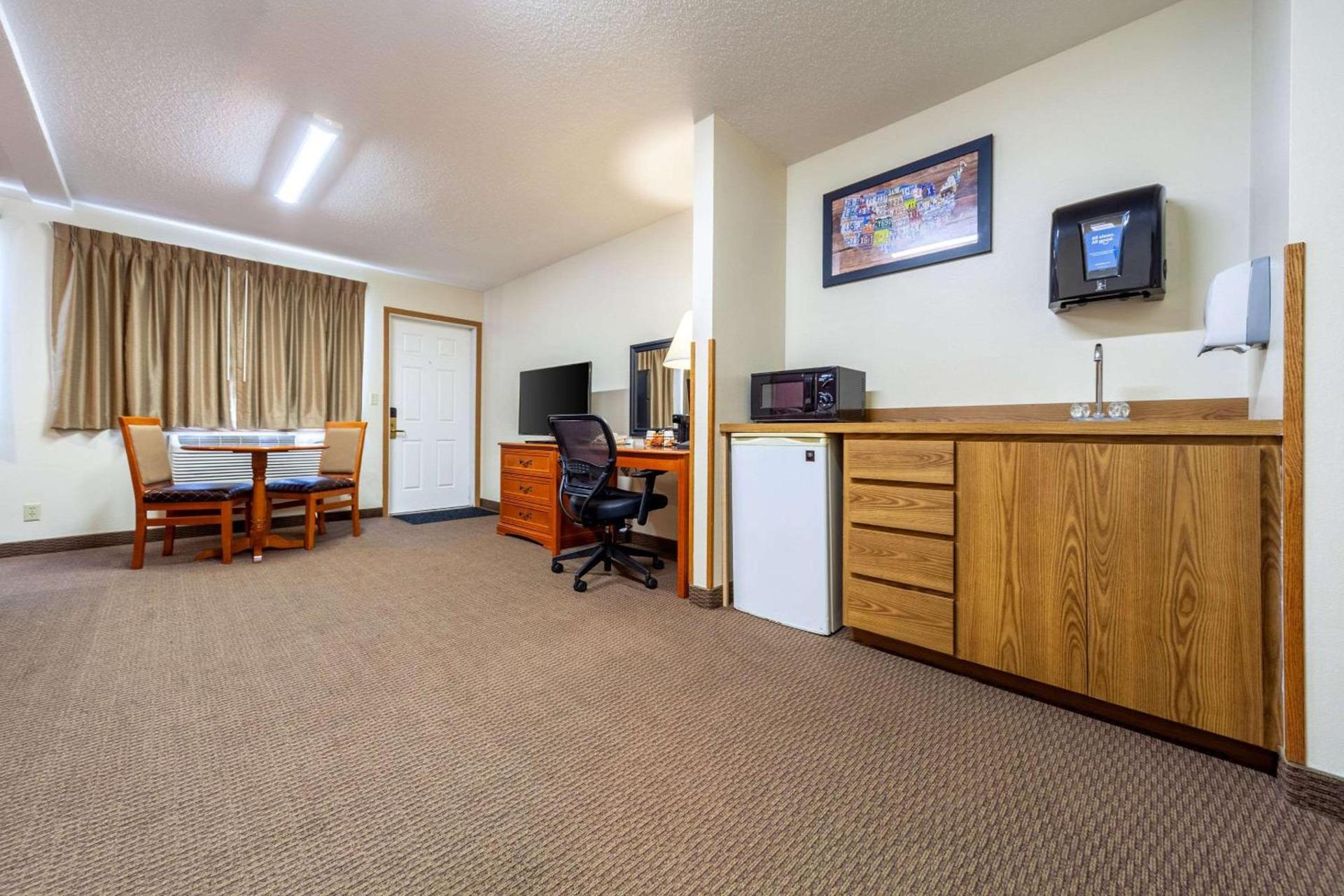Econo Lodge Sioux Center photo 7