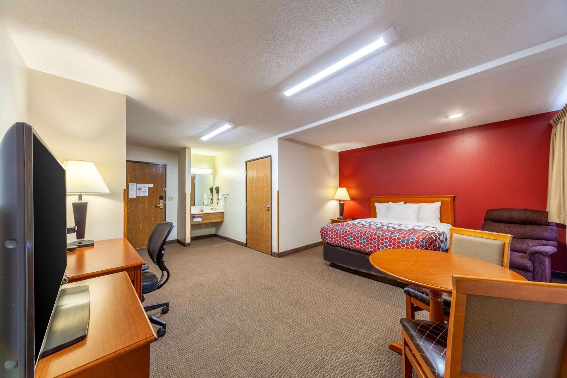 Econo Lodge Sioux Center photo 8