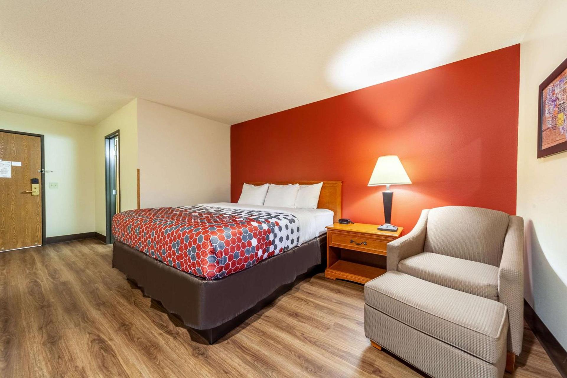 Econo Lodge Sioux Center photo 9