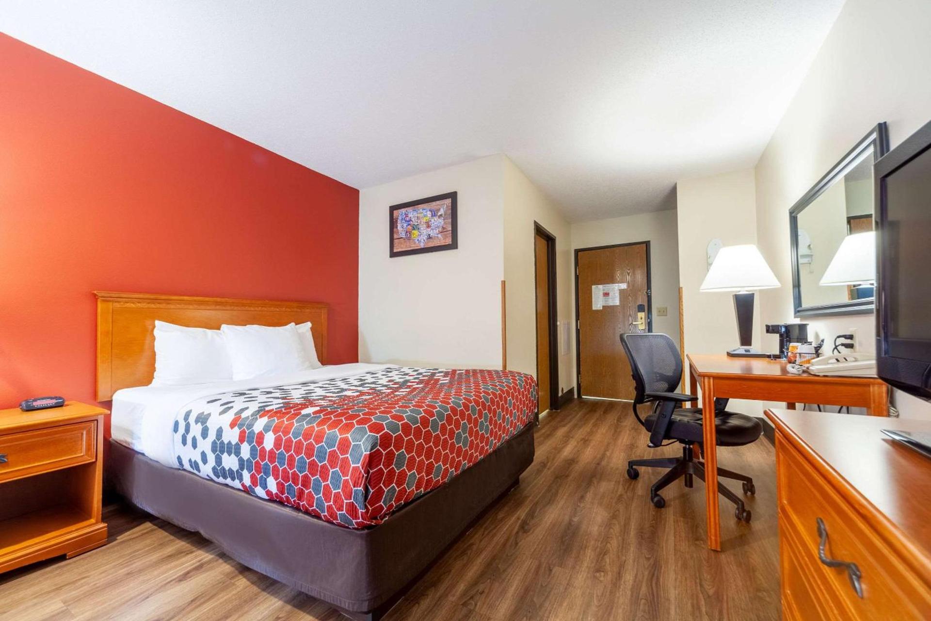 Econo Lodge Sioux Center photo 11