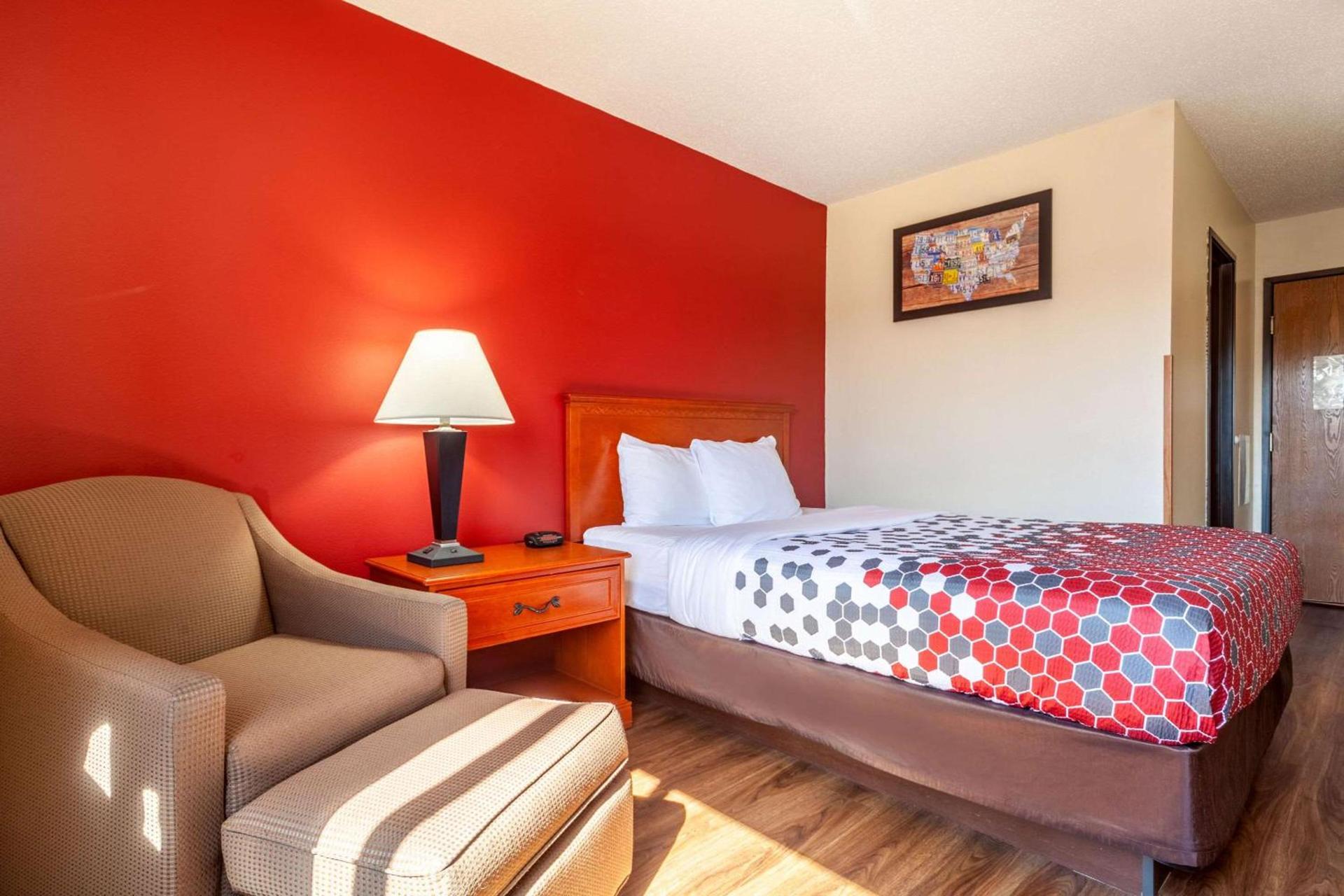Econo Lodge Sioux Center photo 12