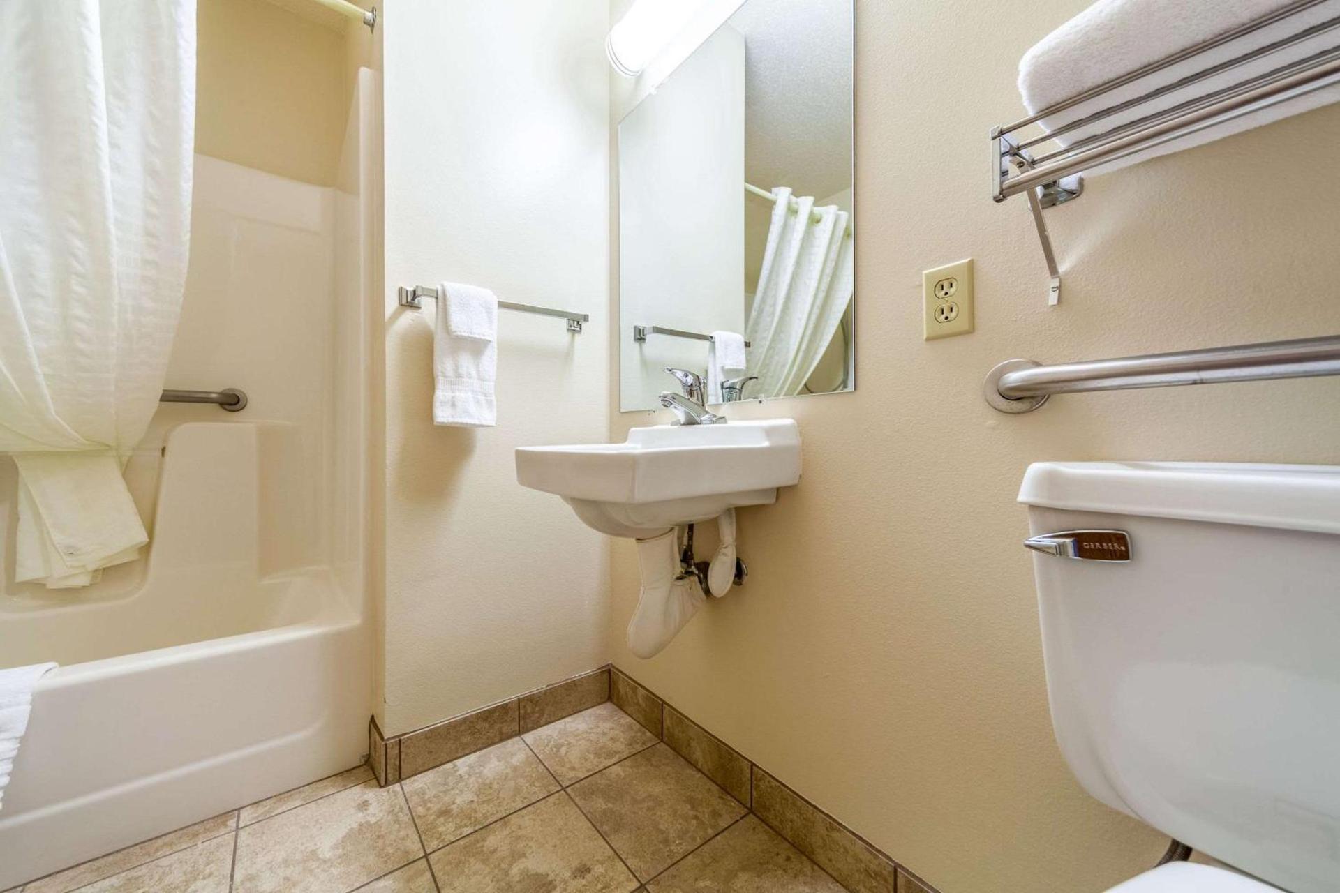 Econo Lodge Sioux Center photo 21