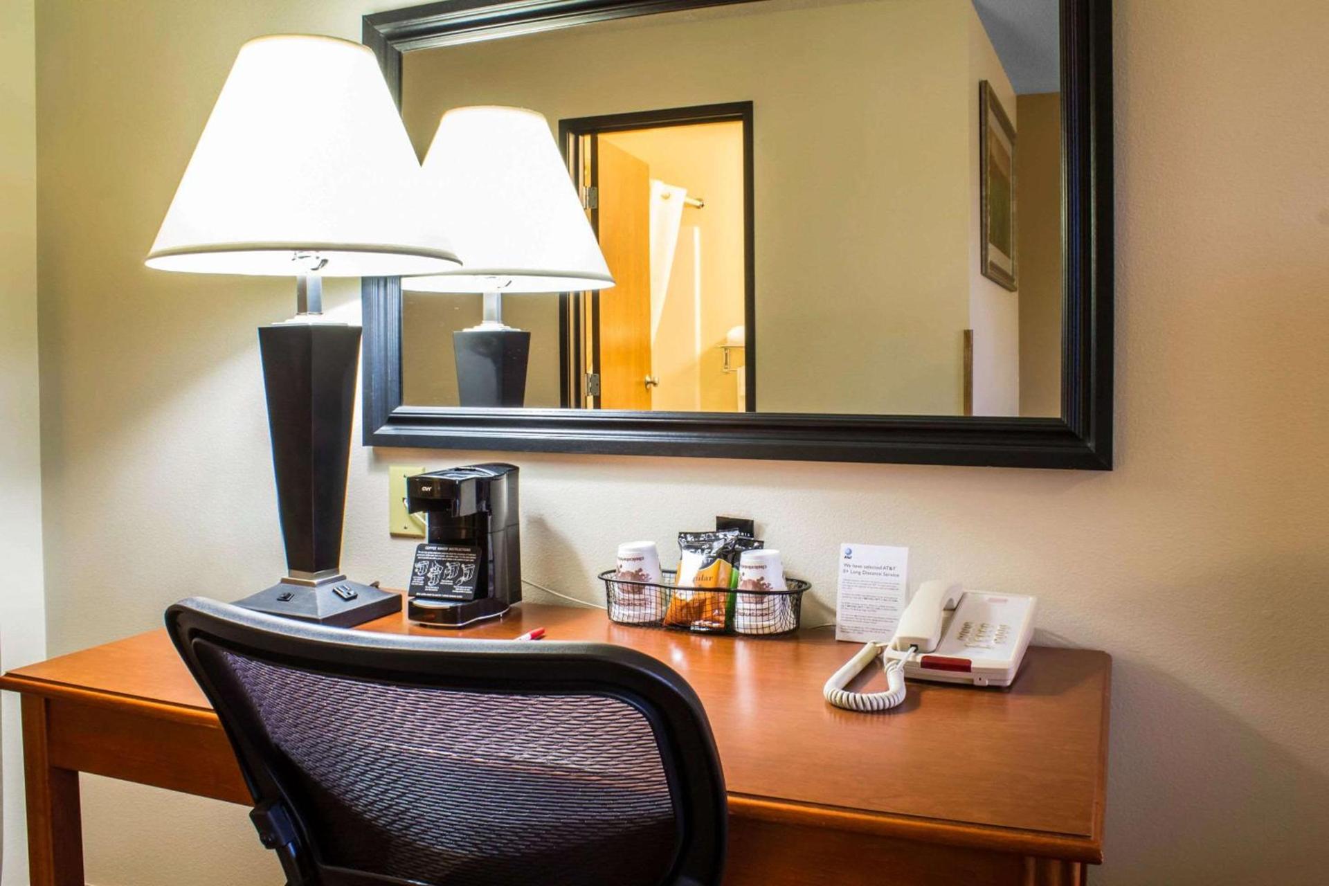 Econo Lodge Sioux Center photo 20