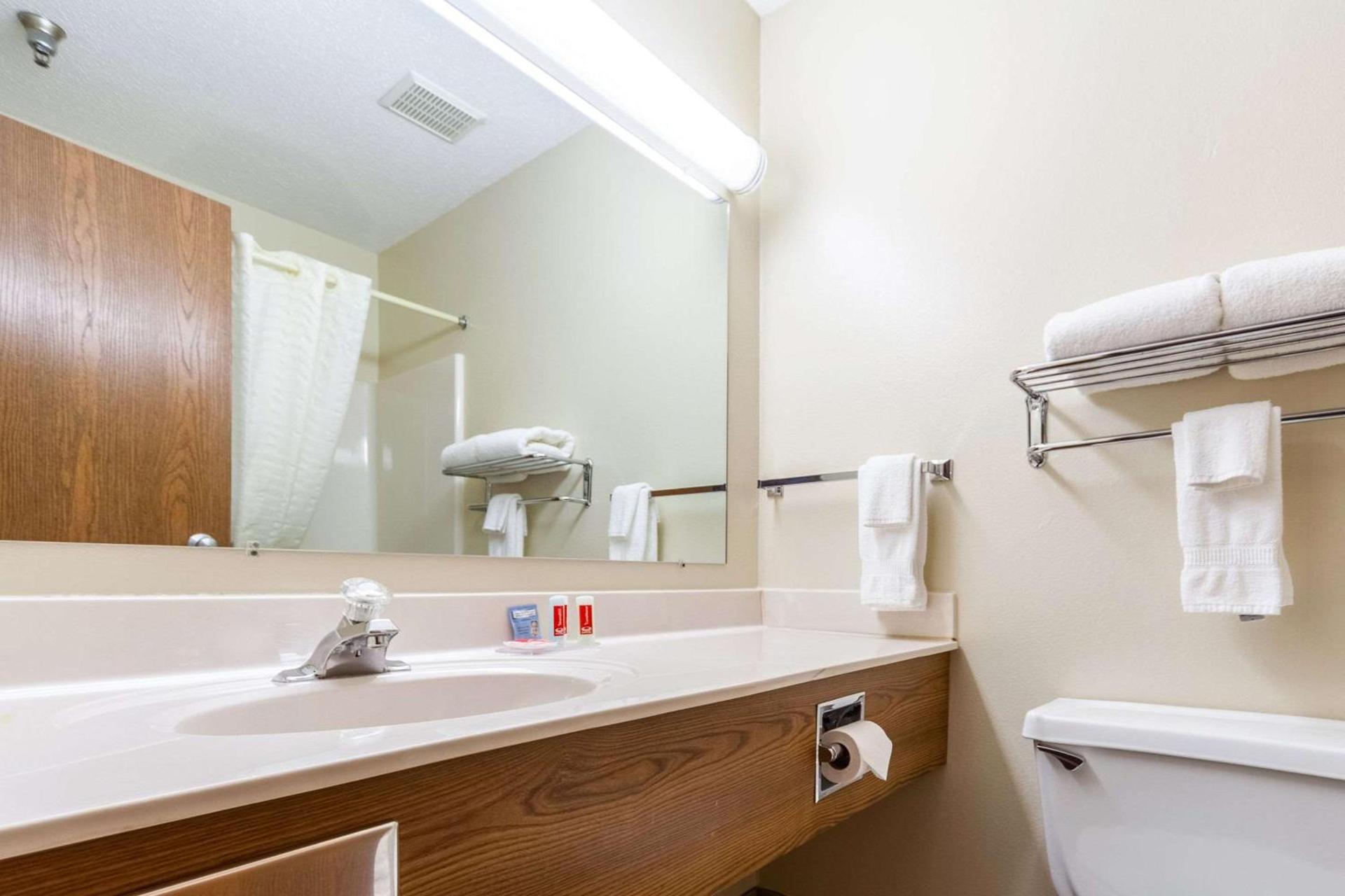 Econo Lodge Sioux Center photo 22