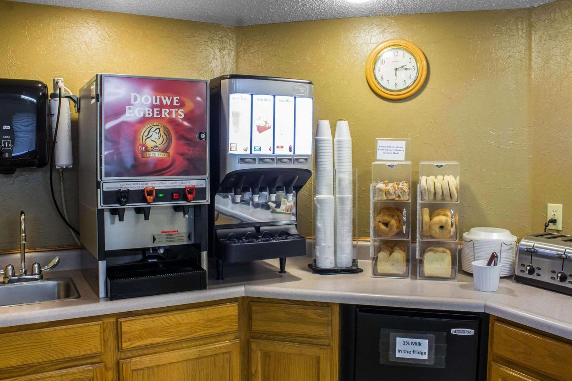 Econo Lodge Sioux Center photo 29
