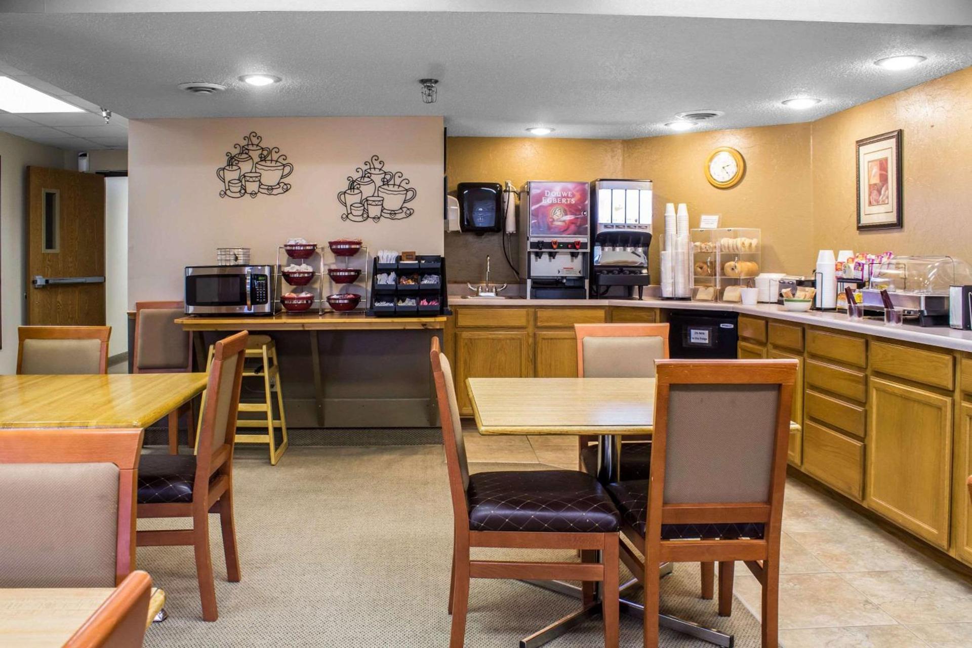 Econo Lodge Sioux Center photo 30