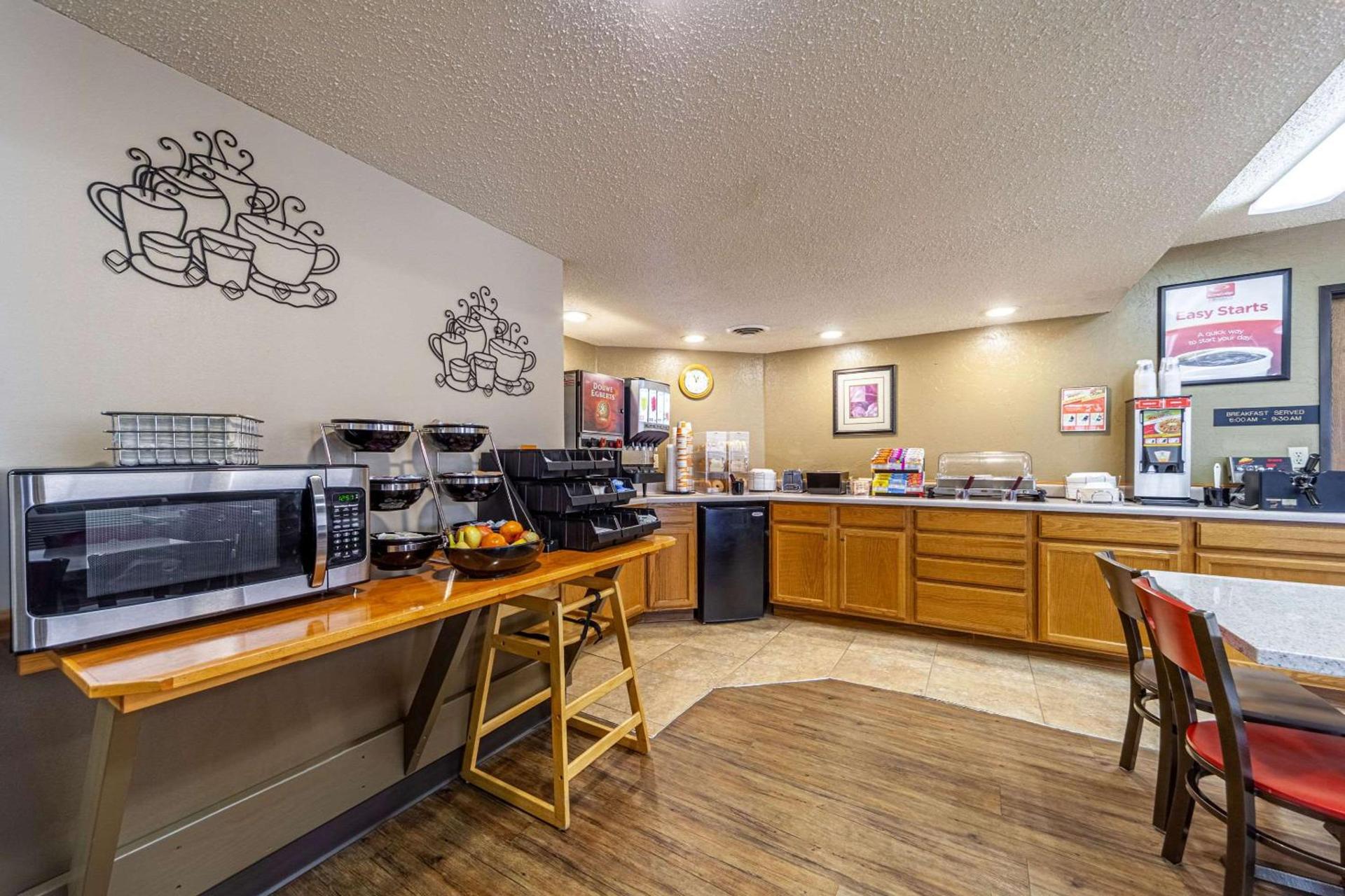 Econo Lodge Sioux Center photo 32