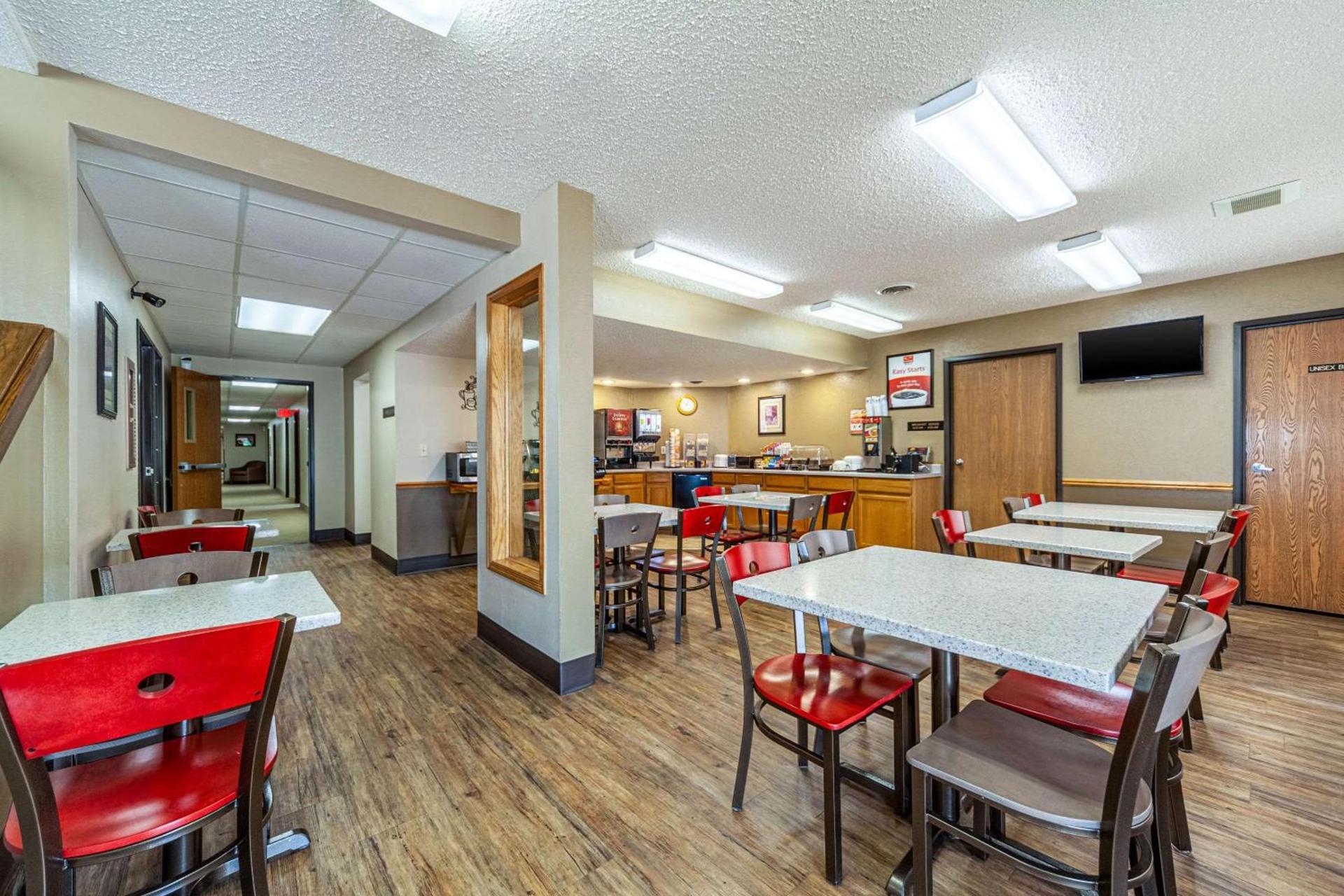 Econo Lodge Sioux Center photo 31