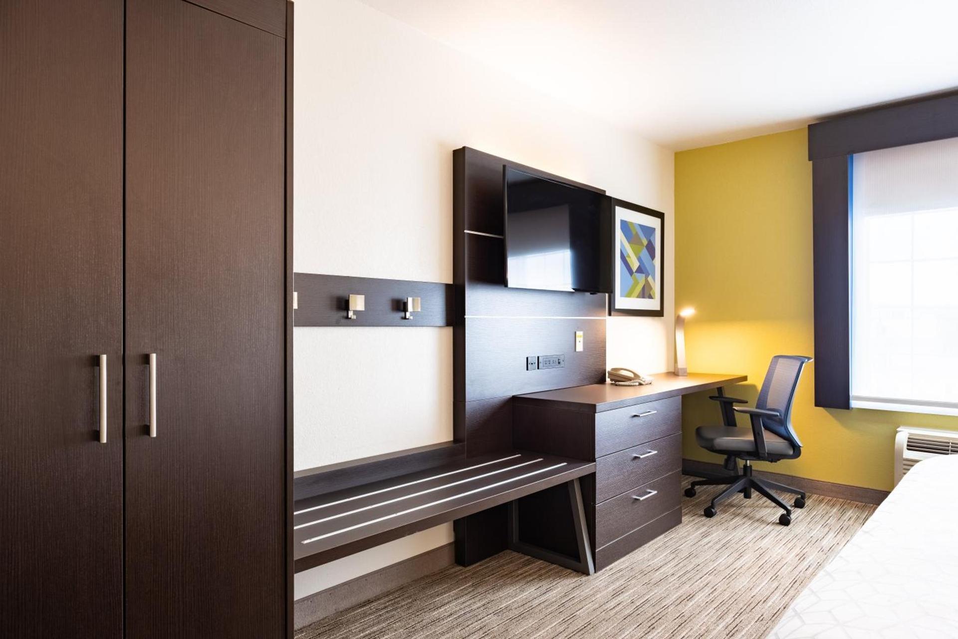 Holiday Inn Express Hotel & Suites Evanston by IHG photo 49