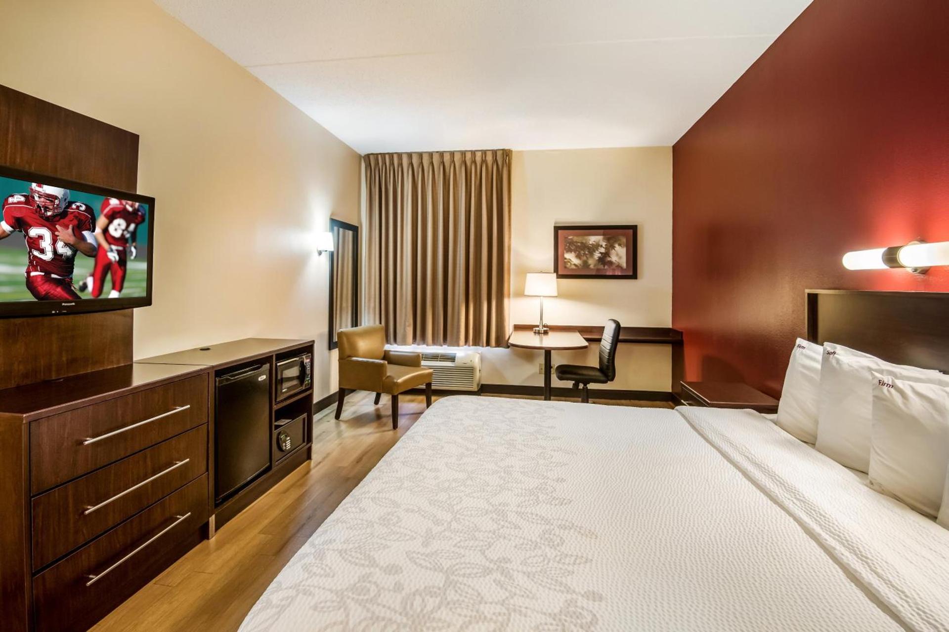 Red Roof Inn PLUS+ South Deerfield - Amherst photo 16