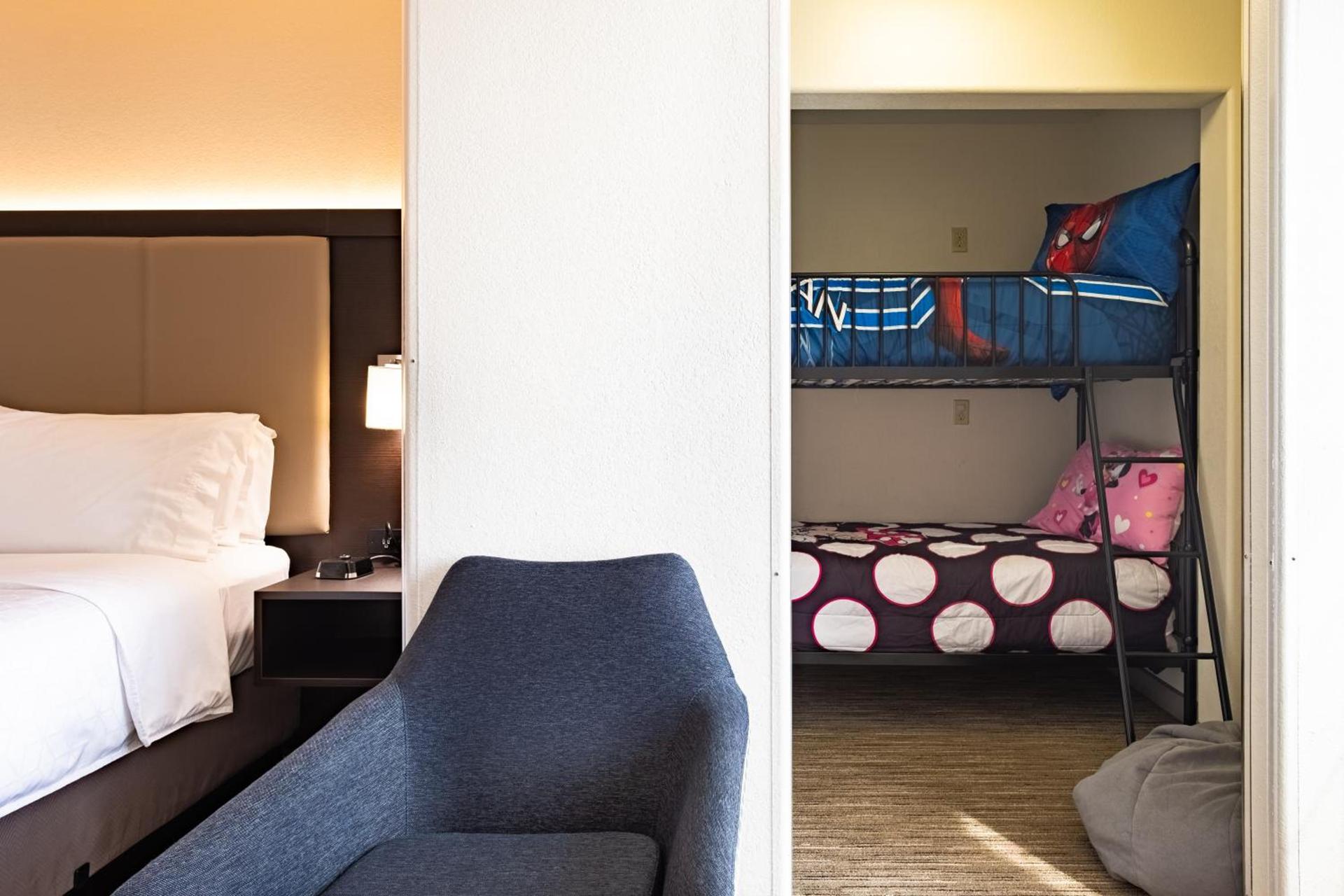 Holiday Inn Express Hotel & Suites Evanston by IHG photo 14