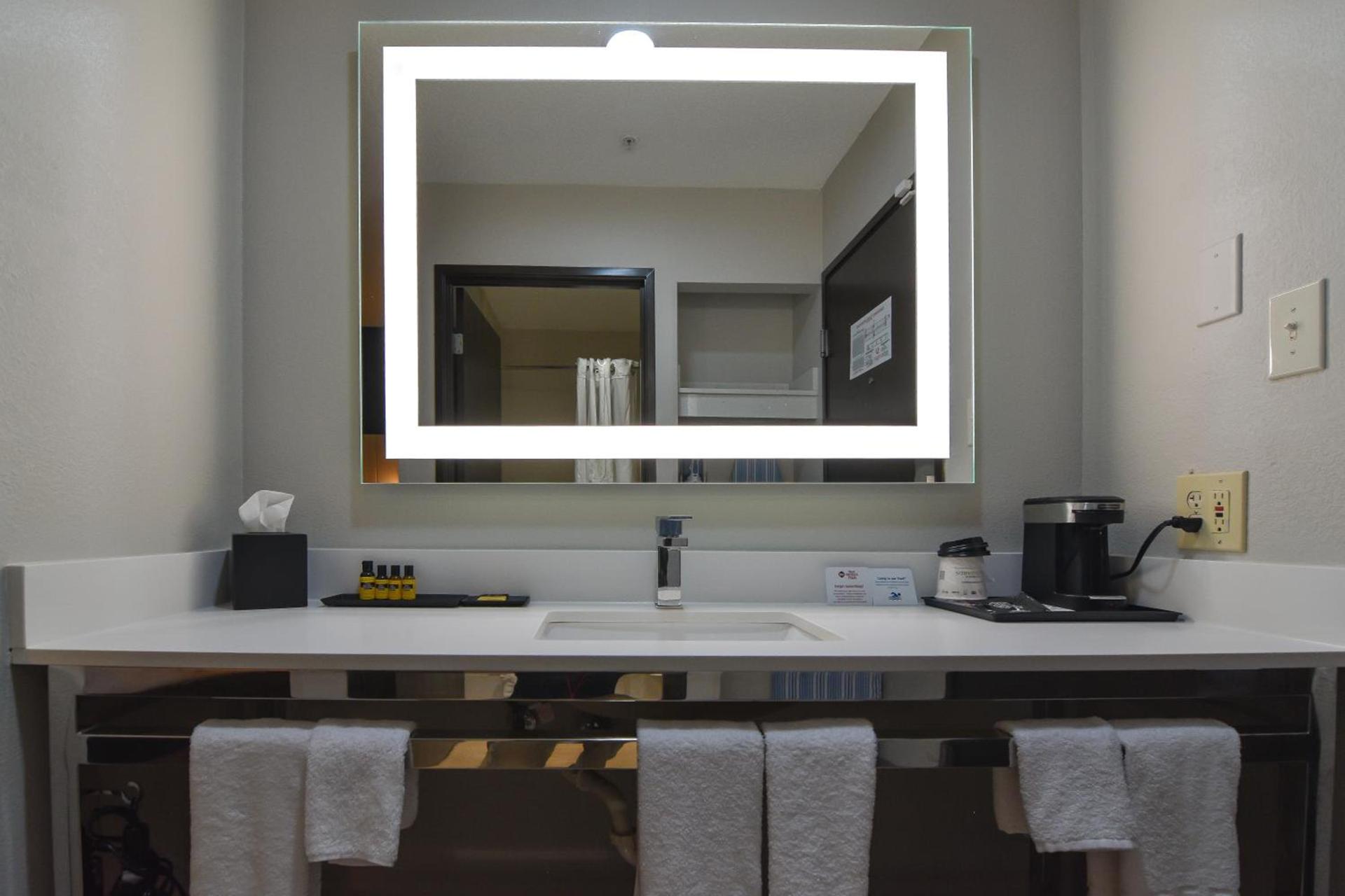 Best Western Plus Lafayette Hotel University Area photo 19