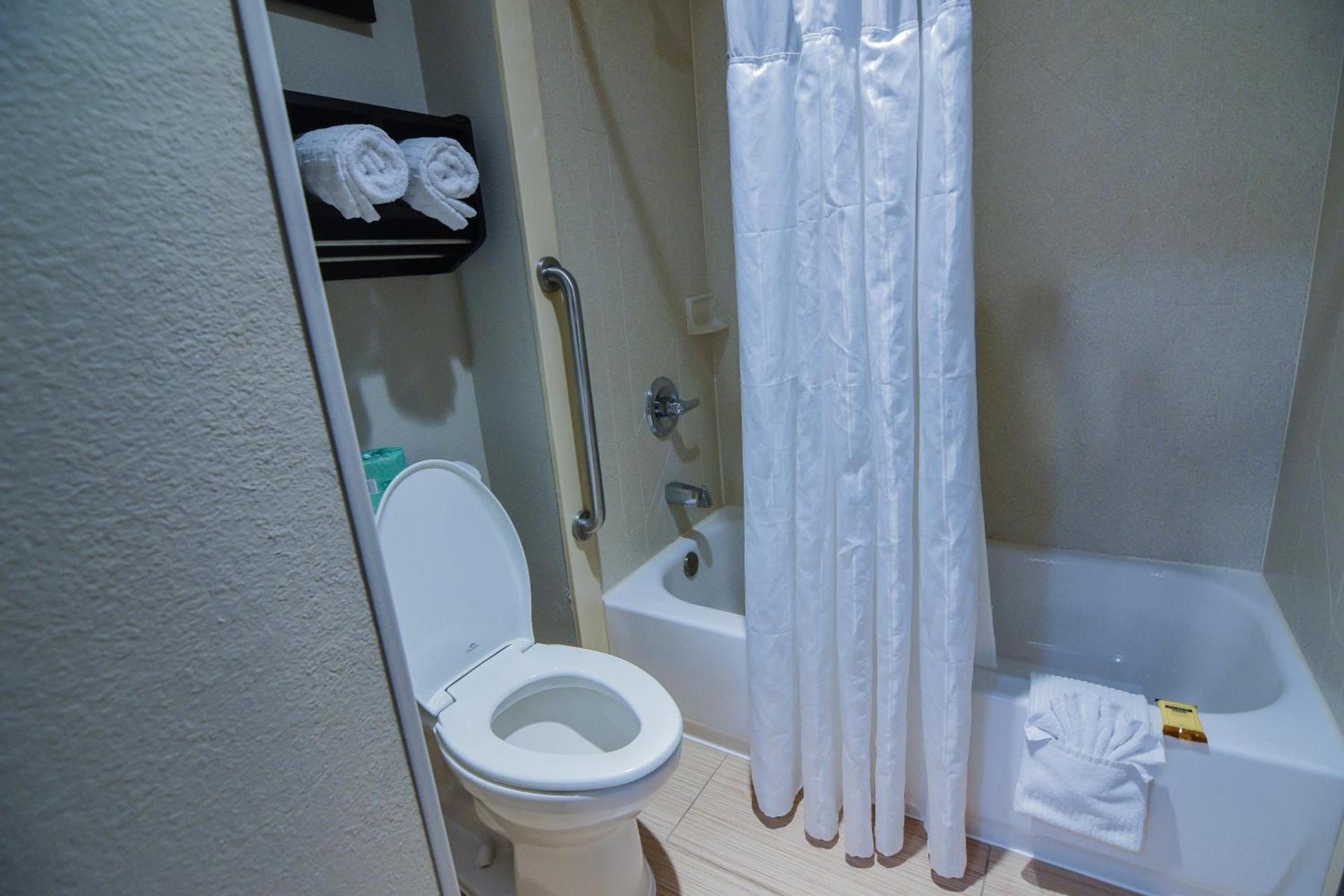 Best Western Plus Lafayette Hotel University Area photo 18
