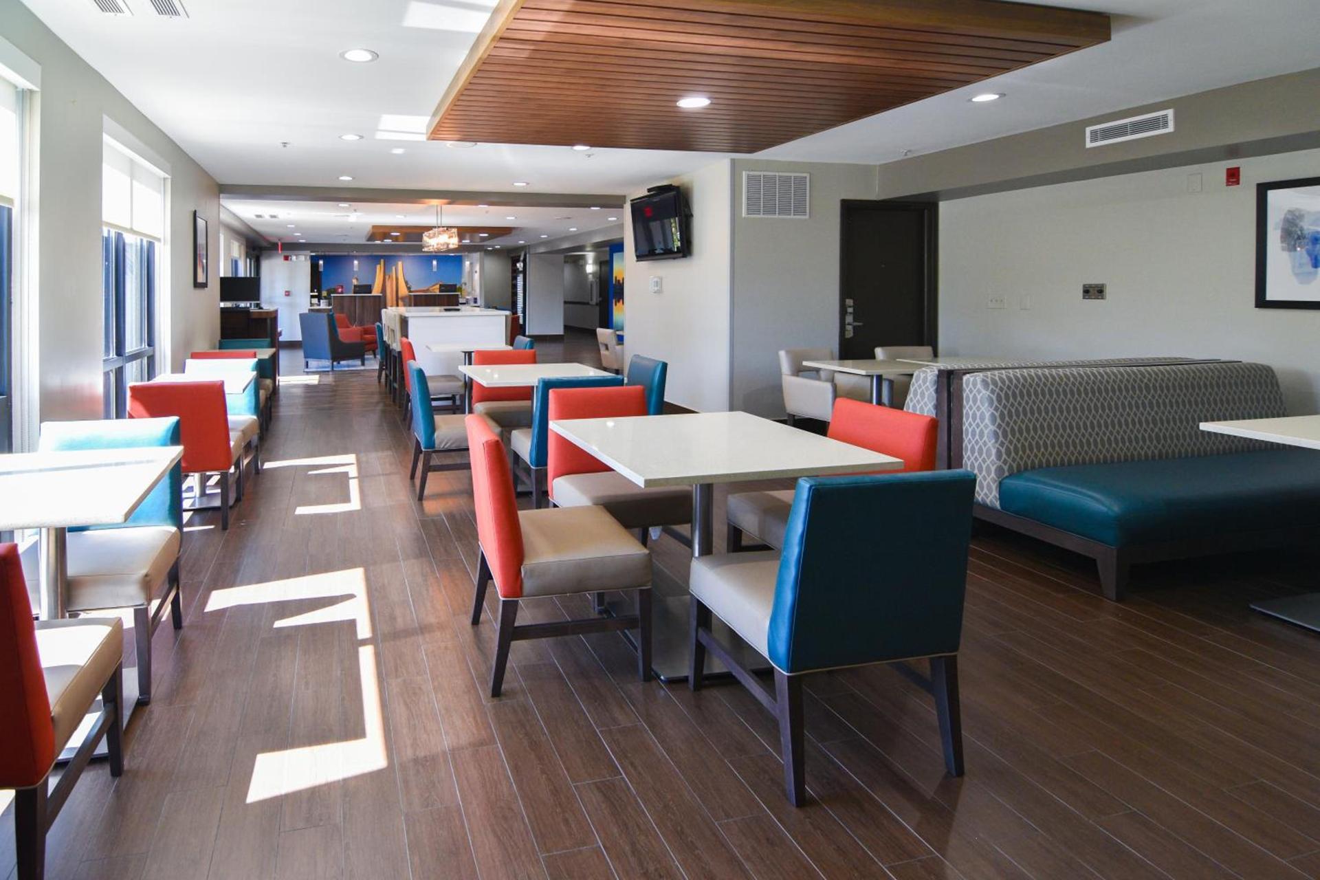 Best Western Plus Lafayette Hotel University Area photo 6