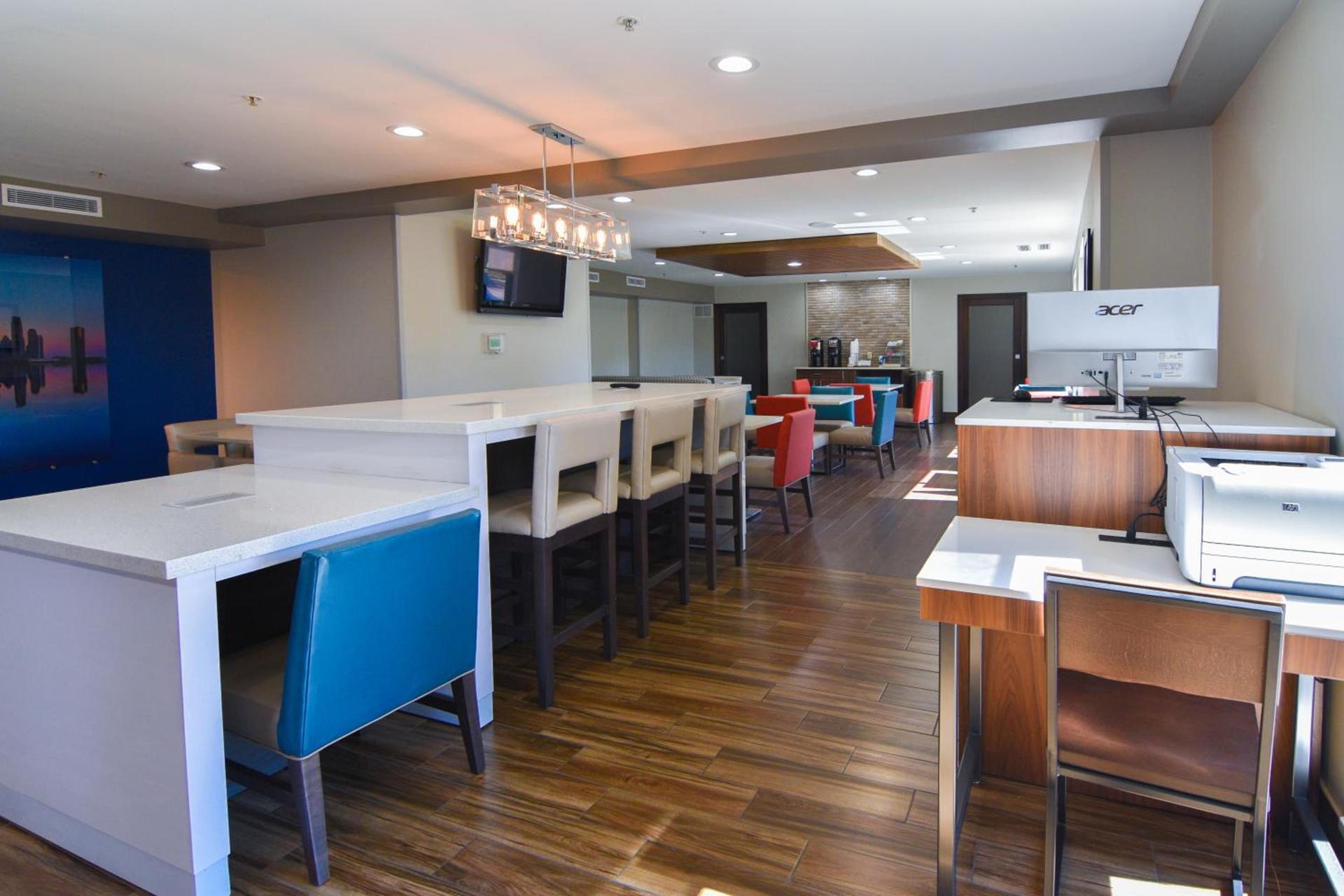 Best Western Plus Lafayette Hotel University Area photo 5