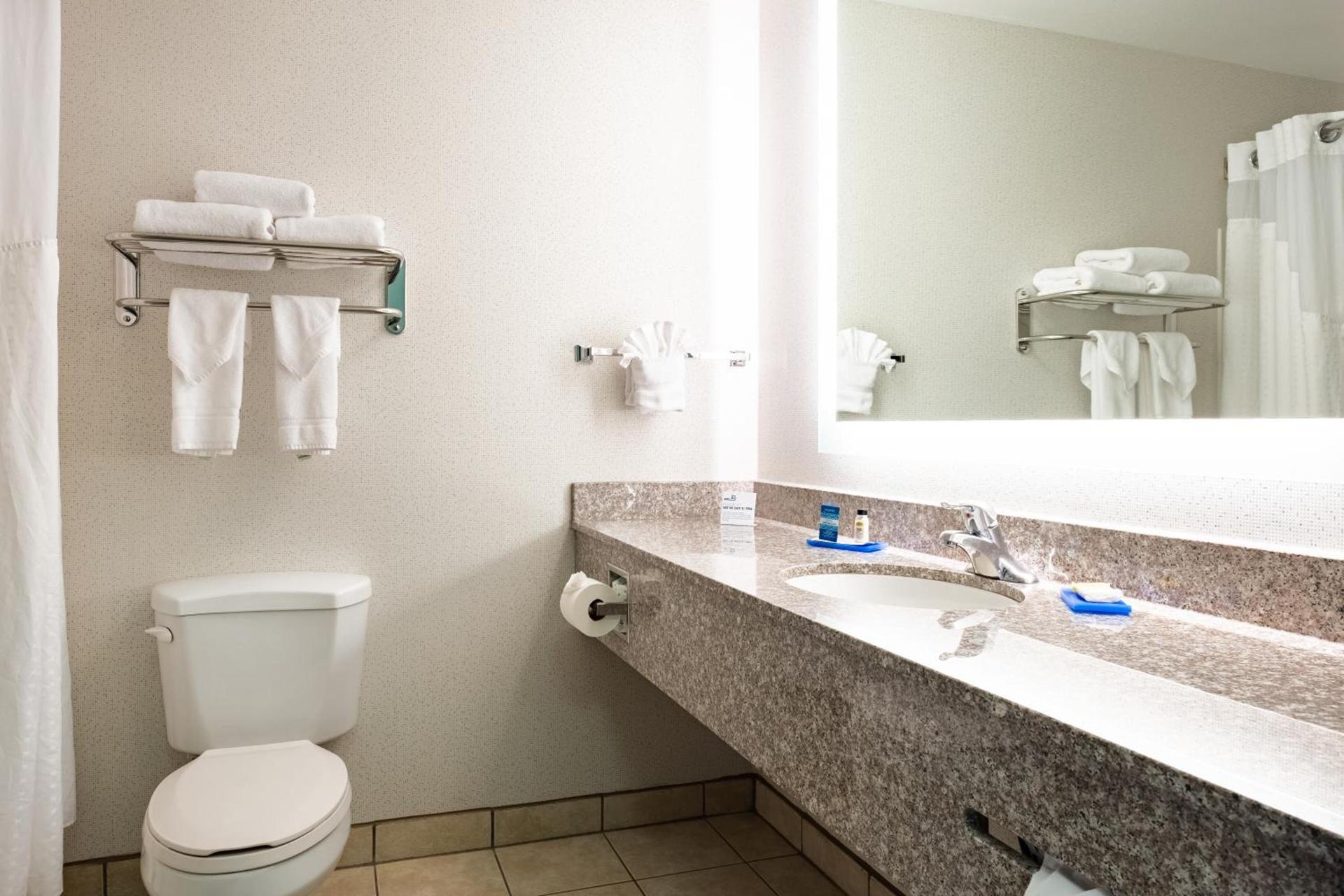 Holiday Inn Express Hotel & Suites Evanston by IHG photo 23